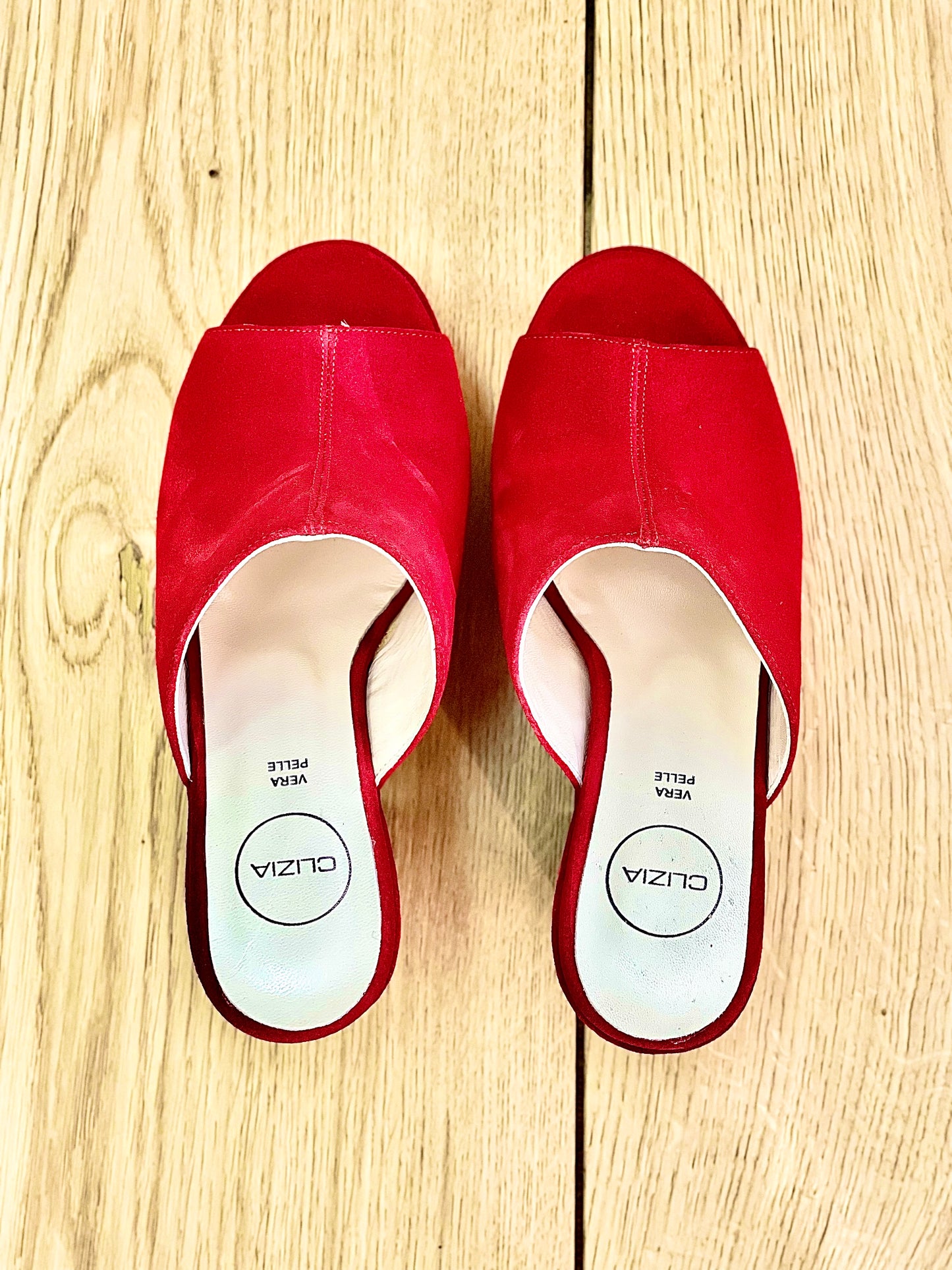 BANGKOK RED SUEDE
