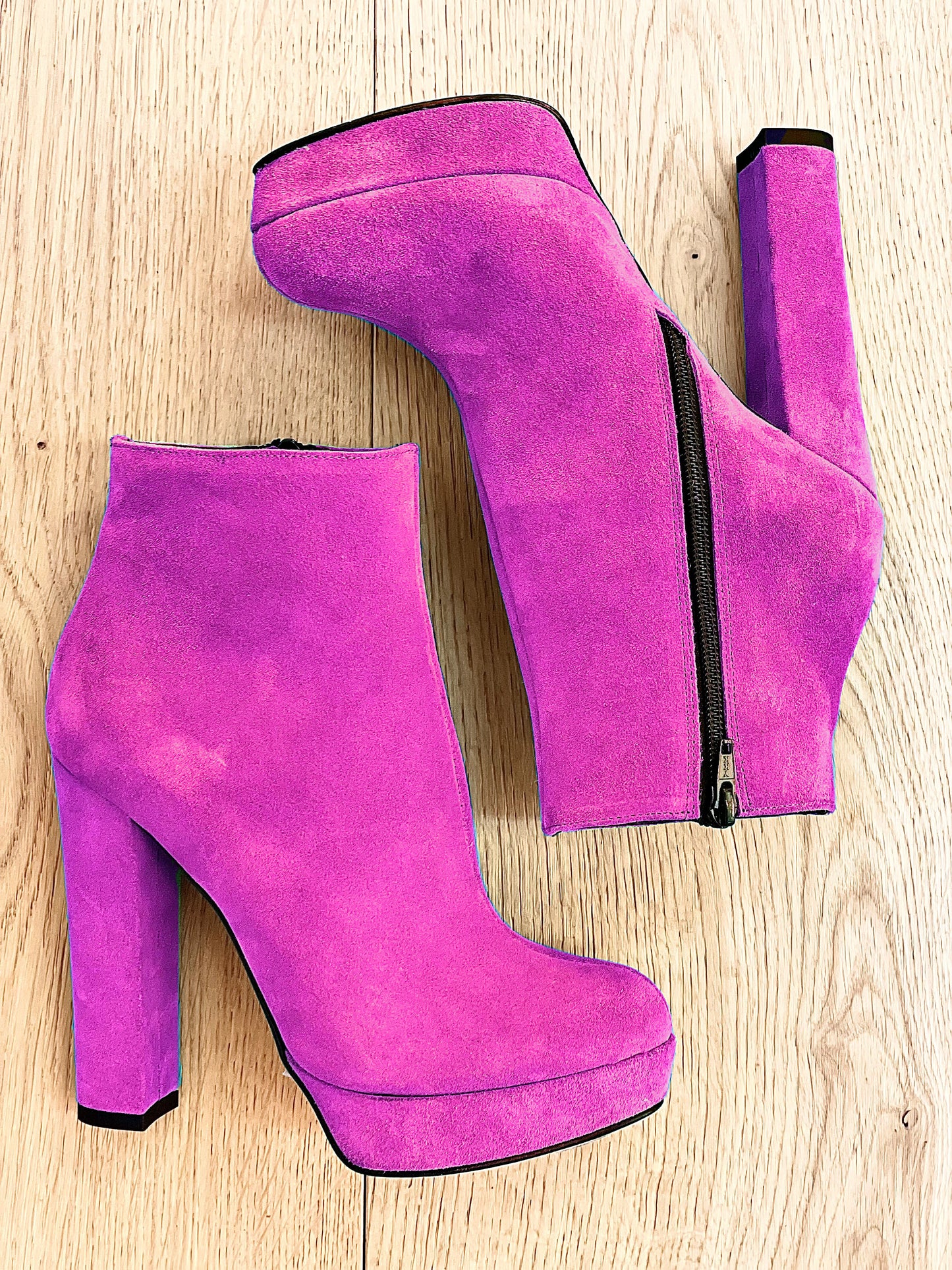 FUCHSIA SUEDE BOB