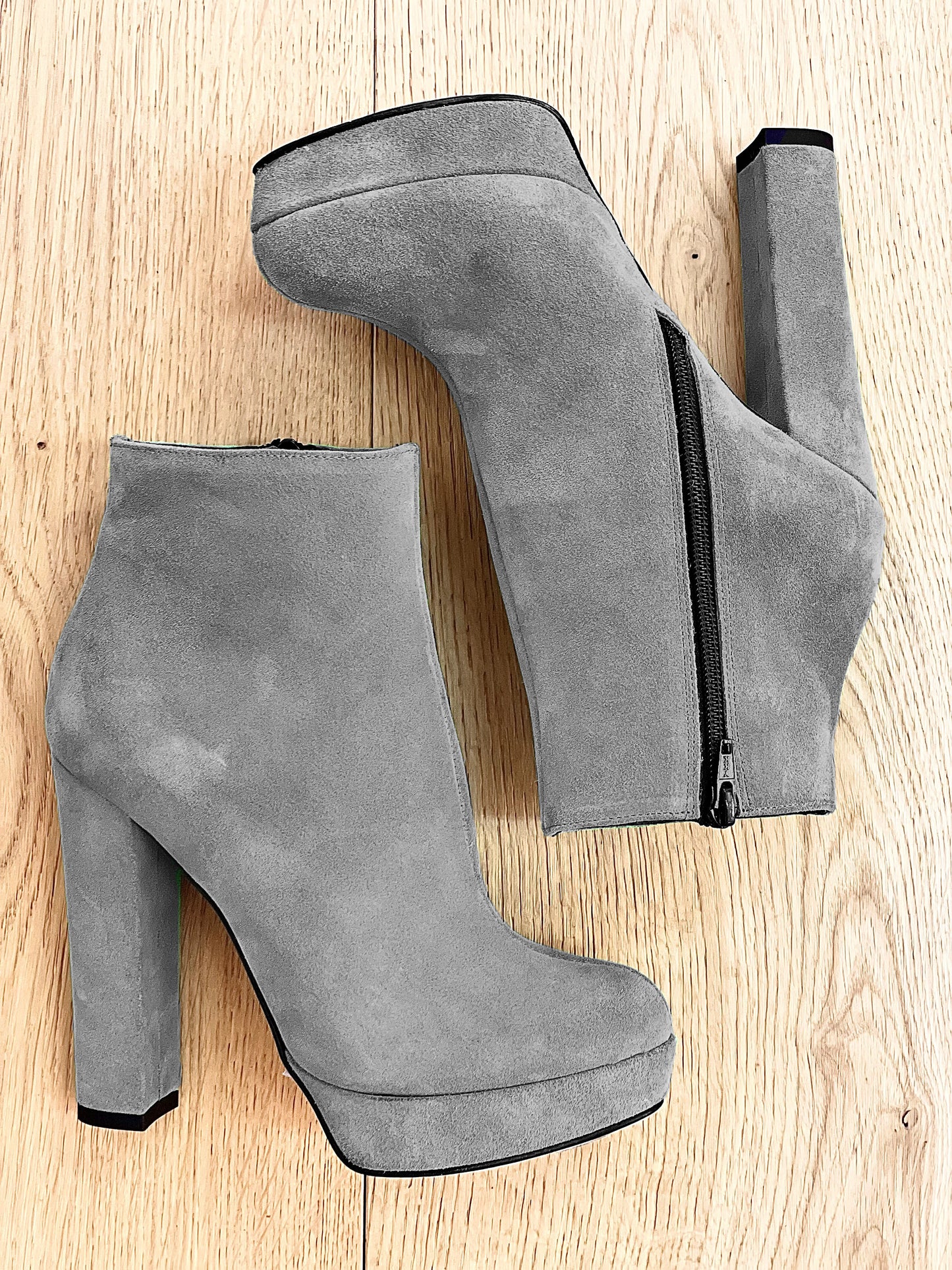 GRAY SUEDE BOB