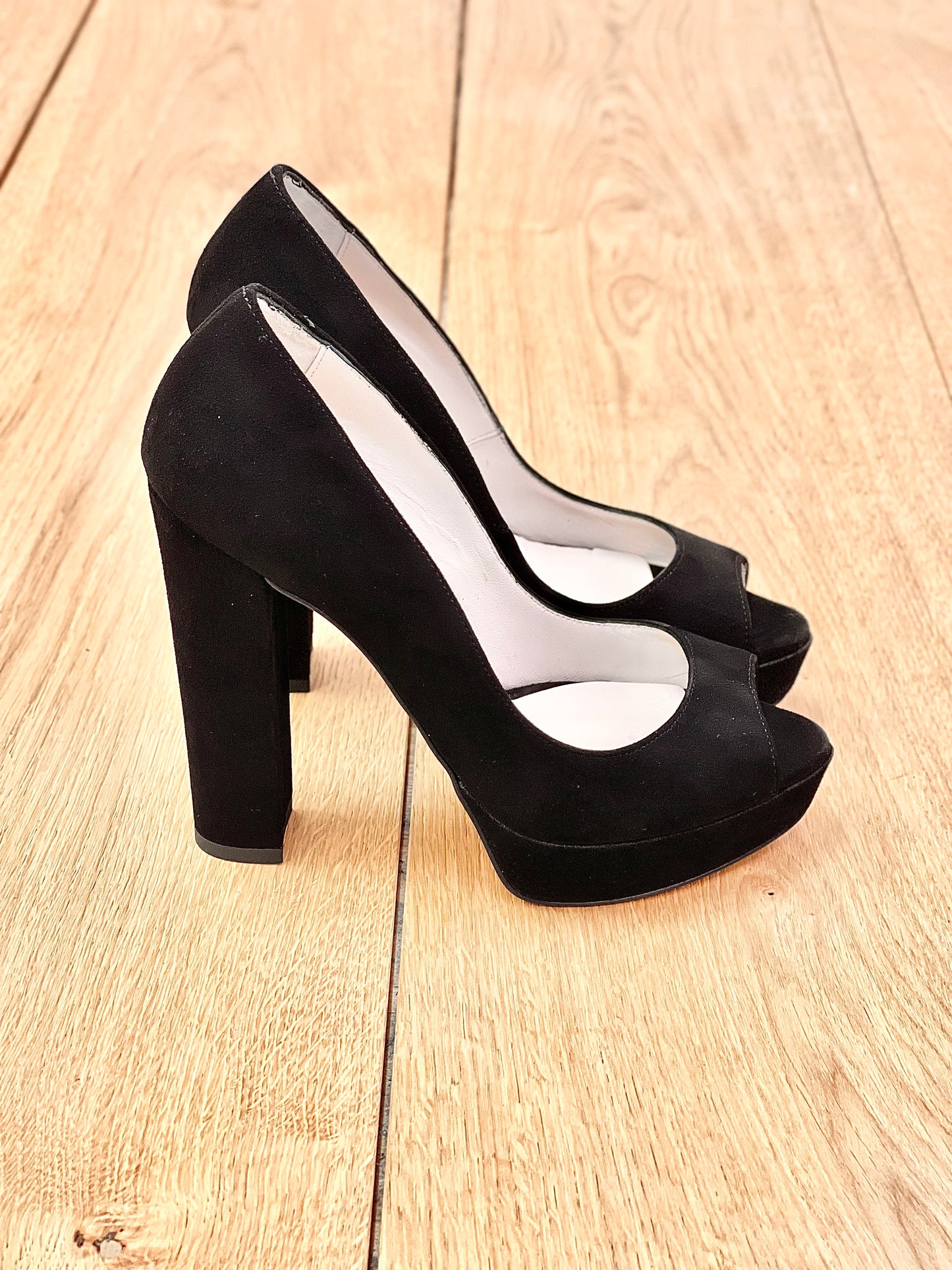 BETA BLACK SUEDE