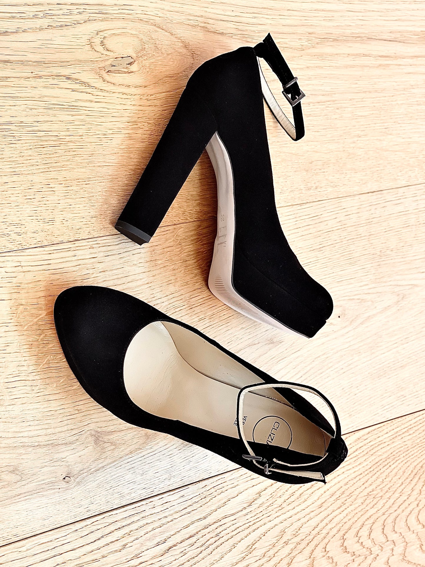 BLACK SUEDE DISK
