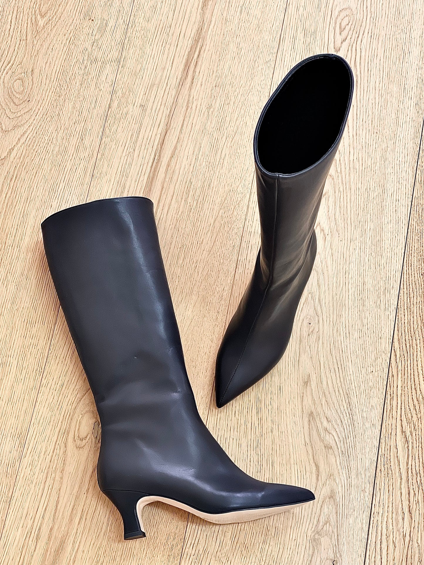 MAGELLAN LEATHER BLACK