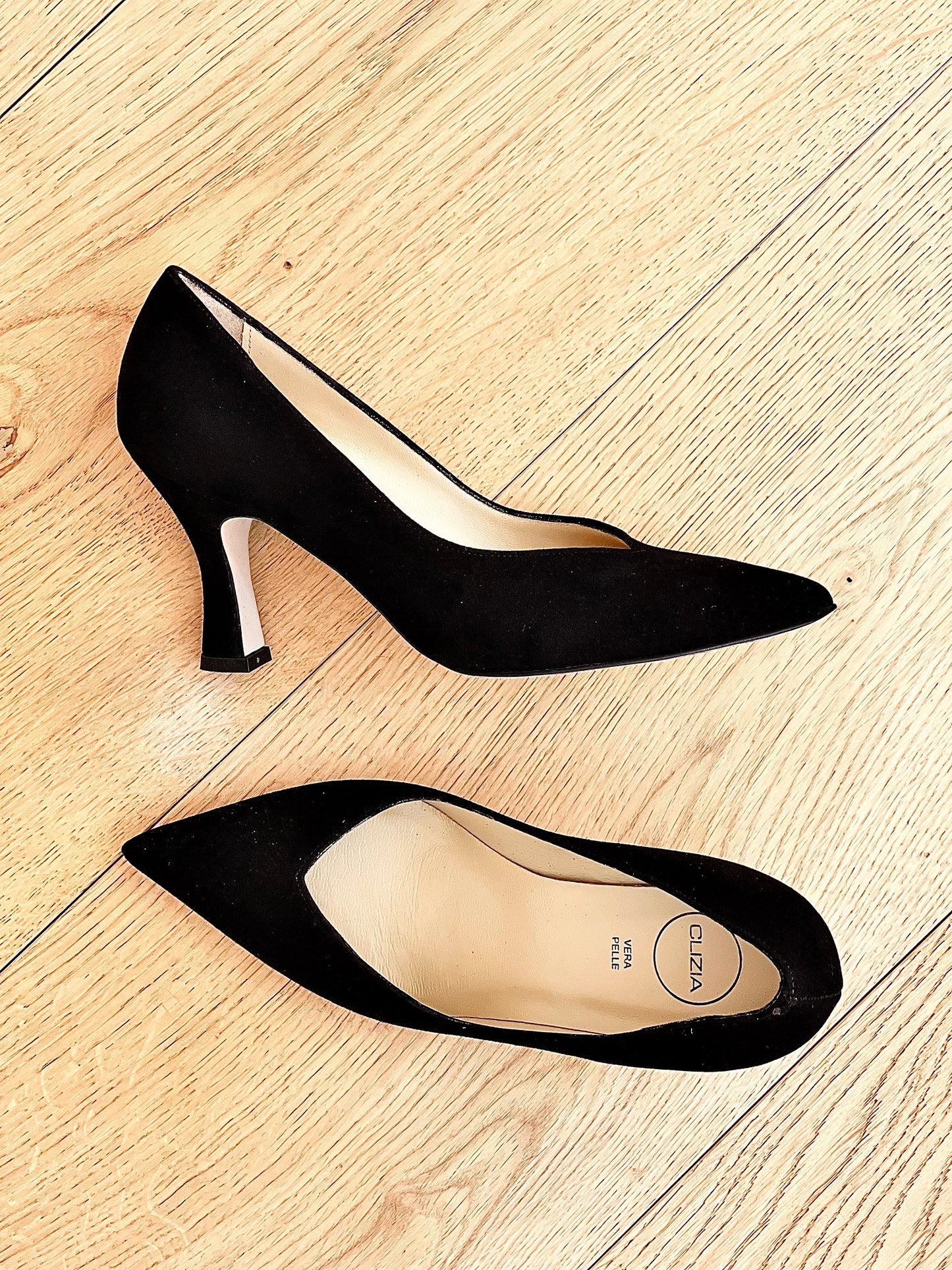 BLACK SUEDE AMALIA
