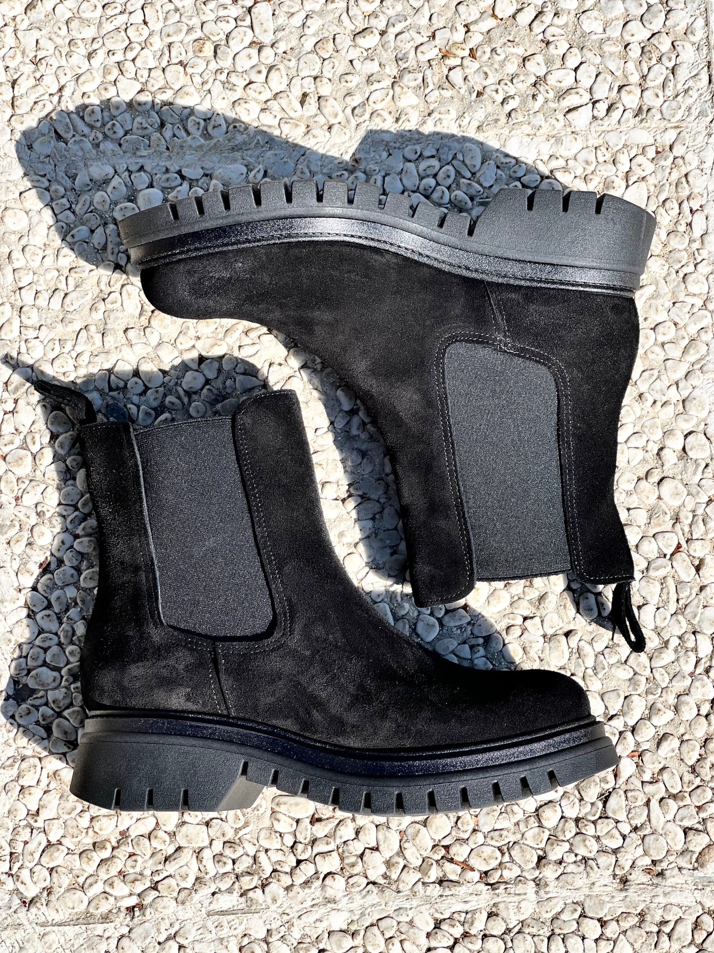 BLACK SUEDE KAREN