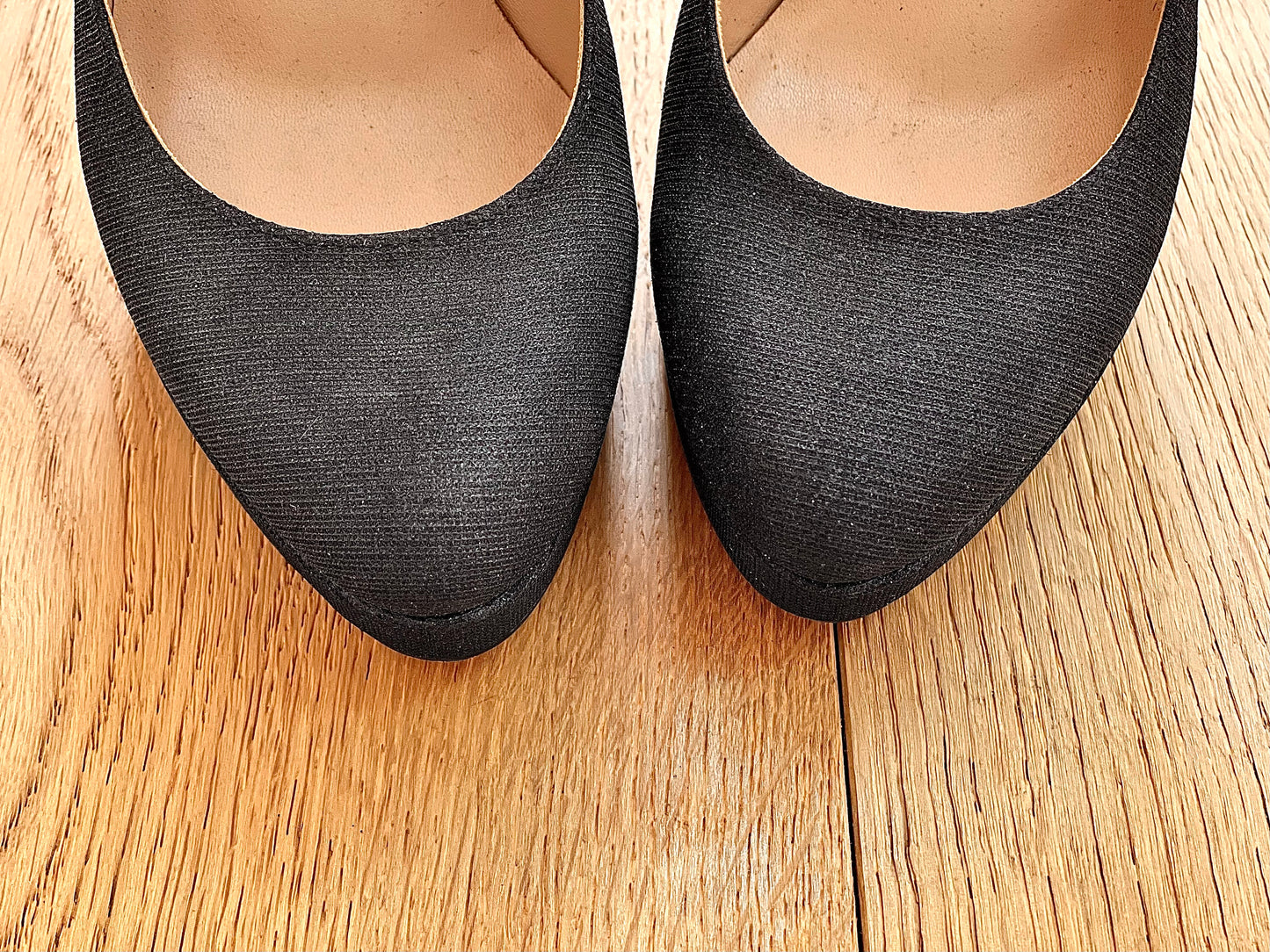 EVEN BLACK GLITTER