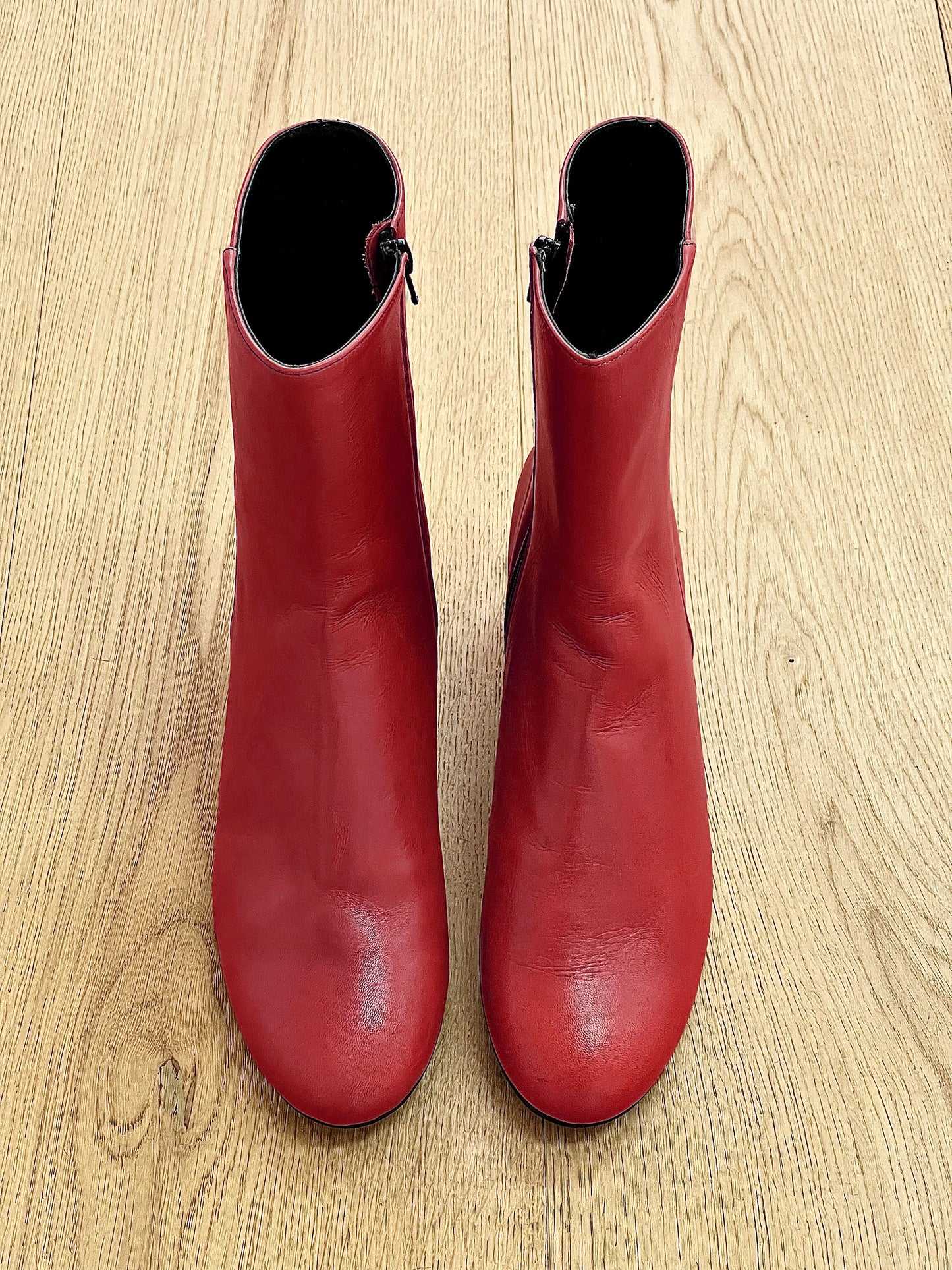 MAXIM RED LEATHER