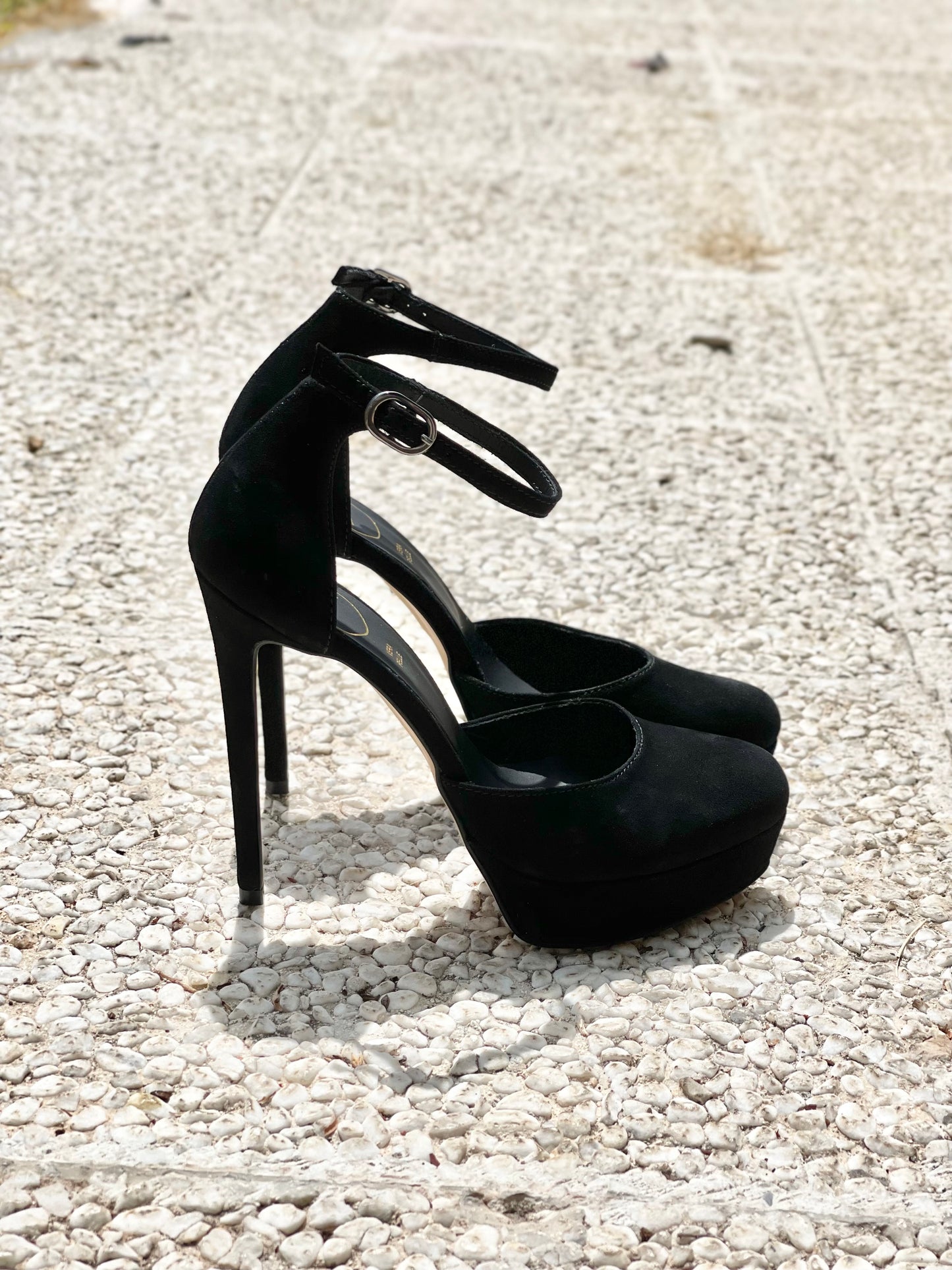 BLACK SUEDE ZELDA