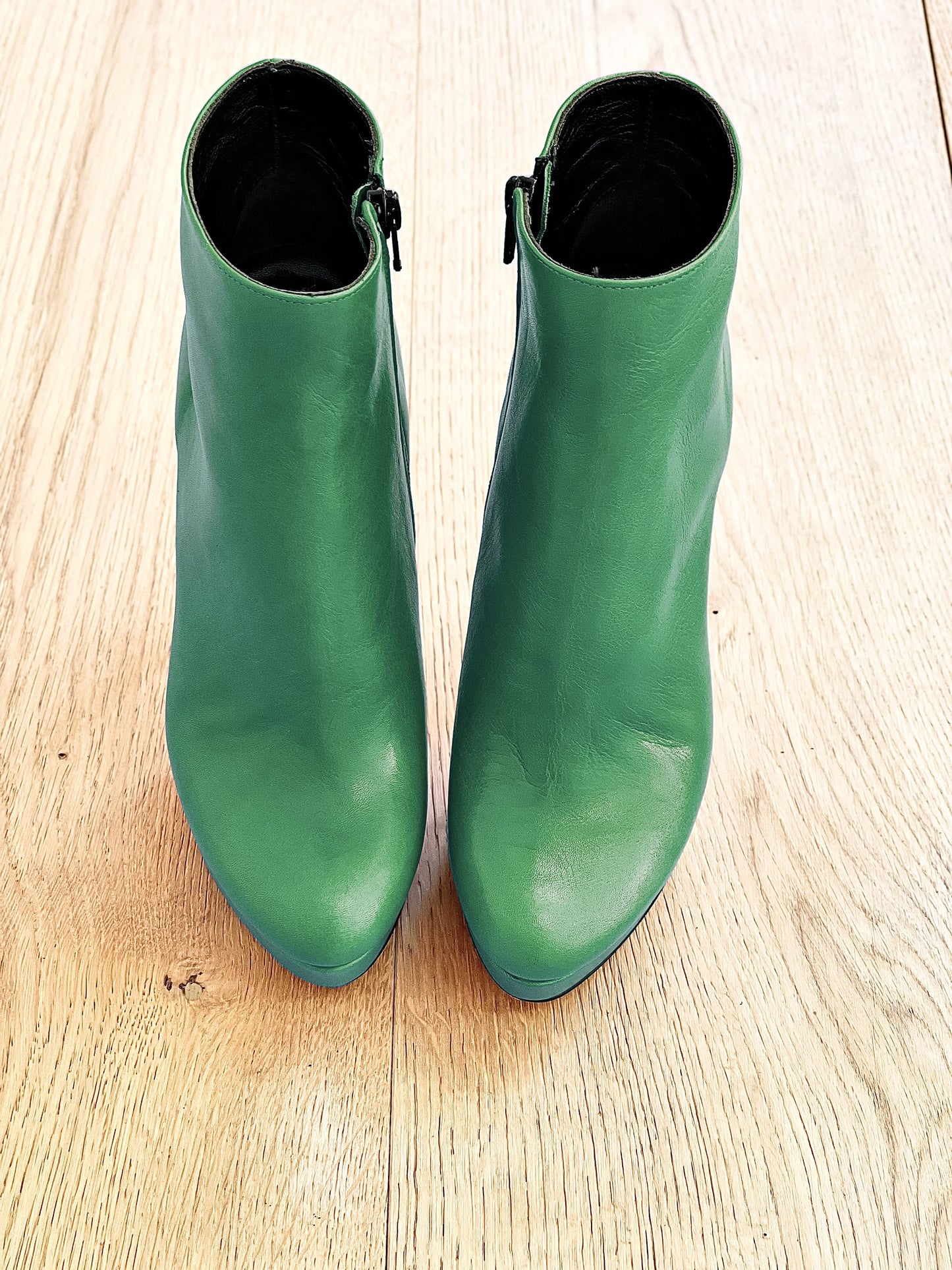 LOREN GREEN LEATHER