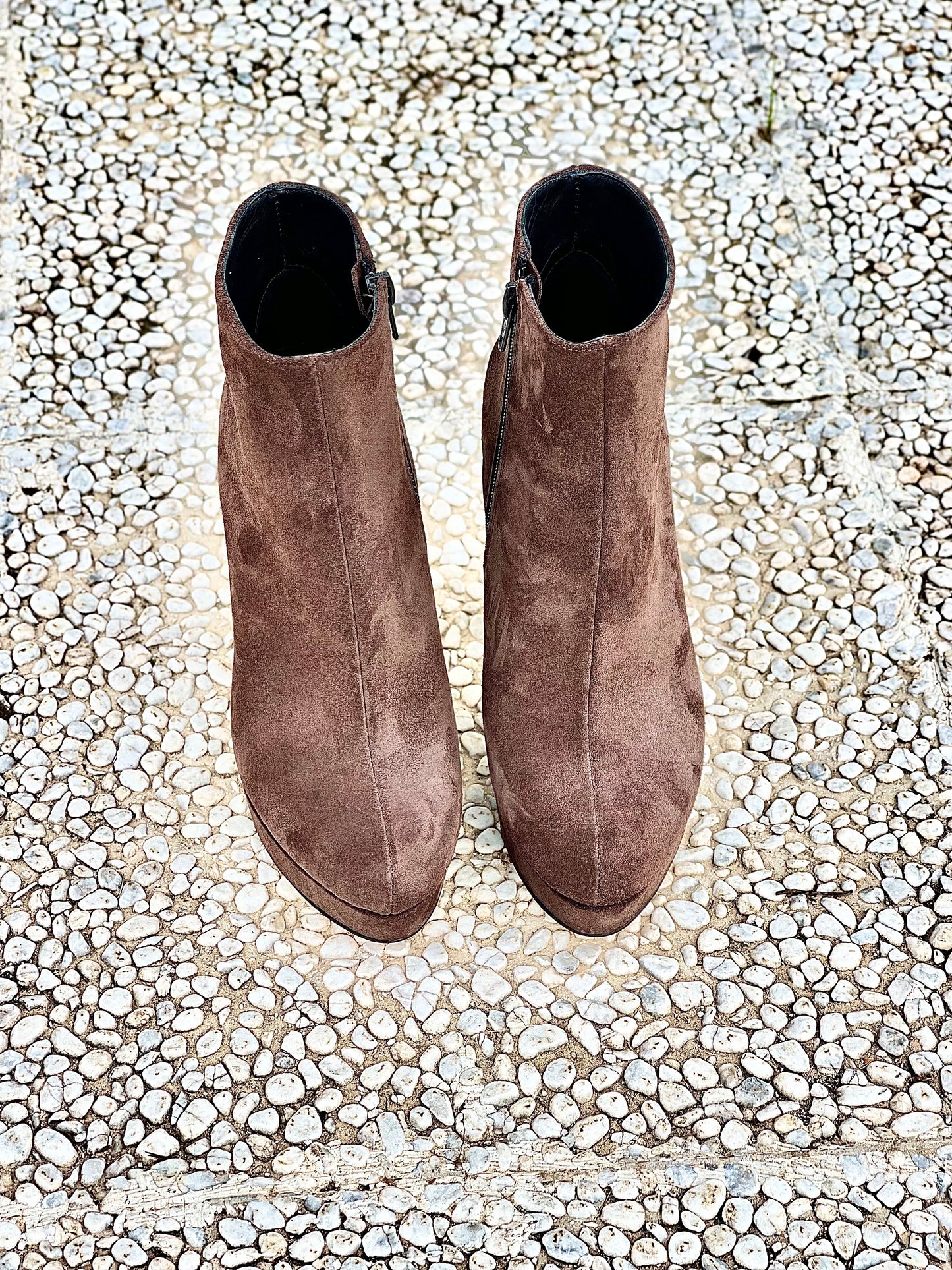 BROWN SUEDE BOB