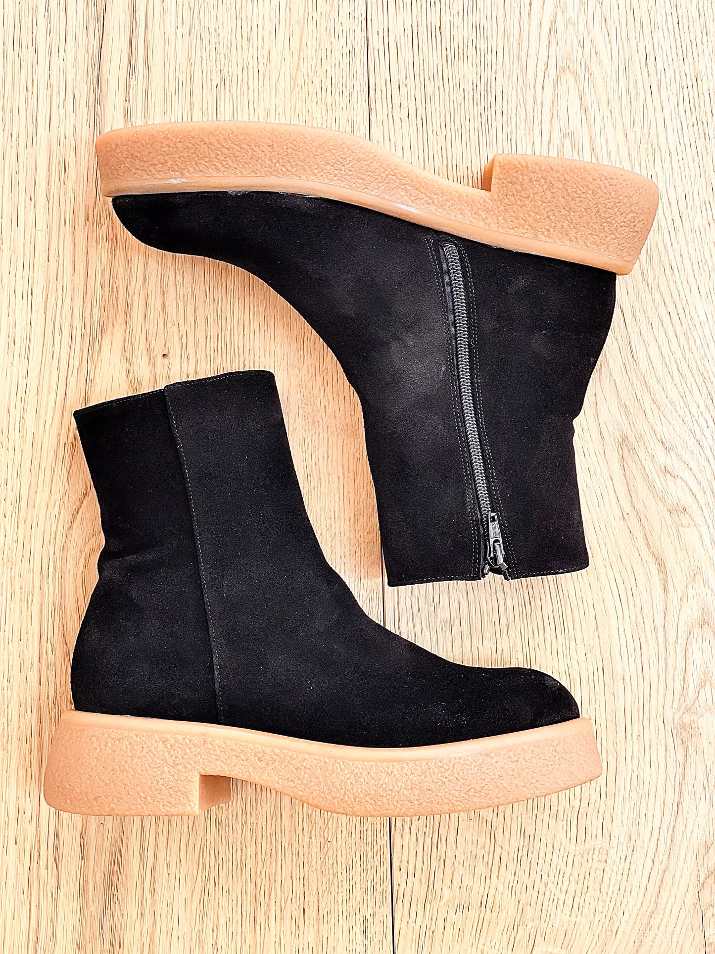 TRAVIS BLACK SUEDE