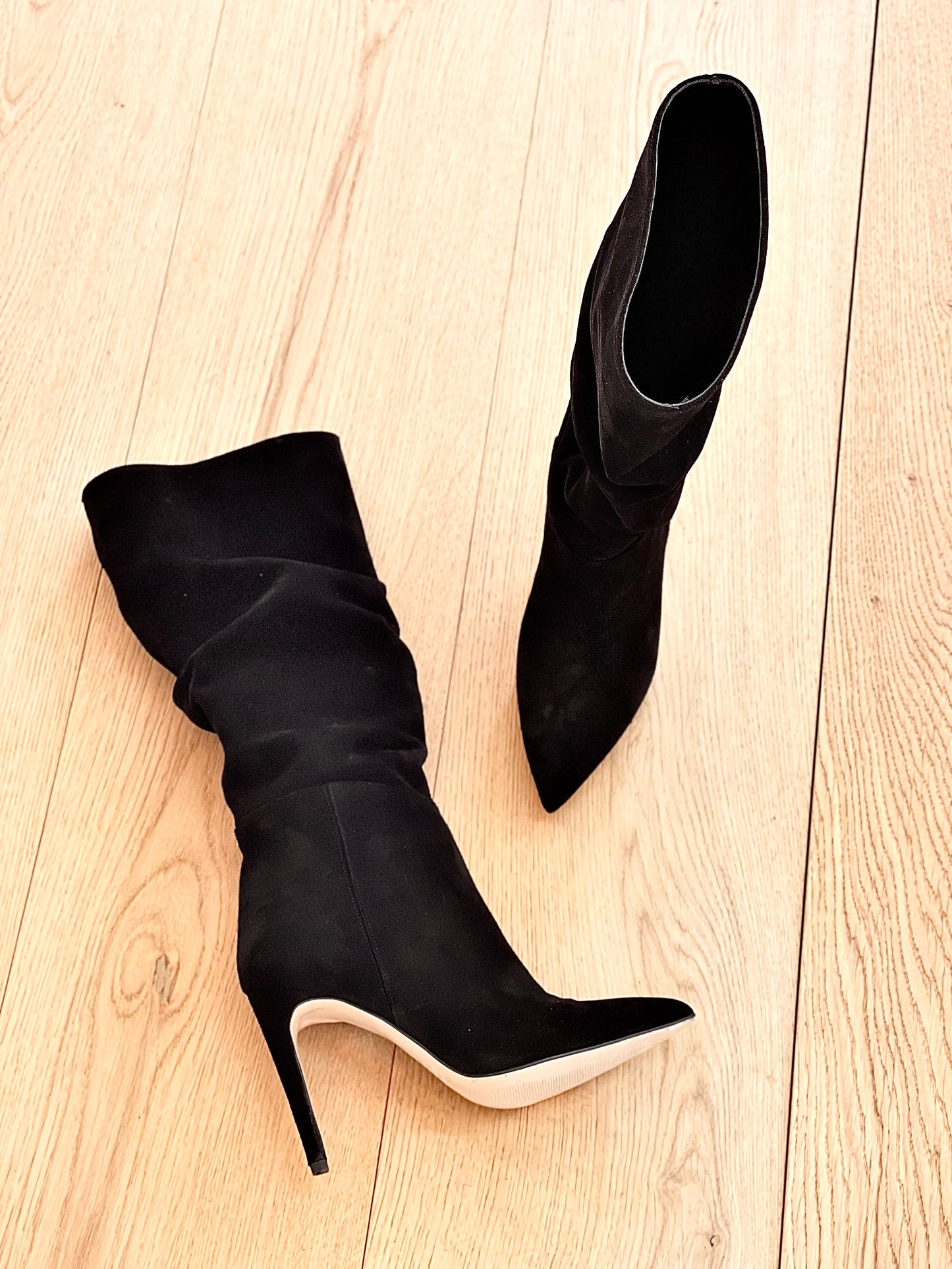 BLACK SUEDE ARZU