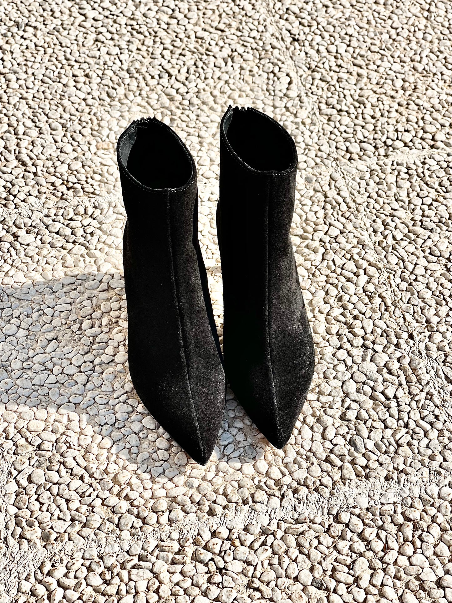 IRIS BLACK SUEDE
