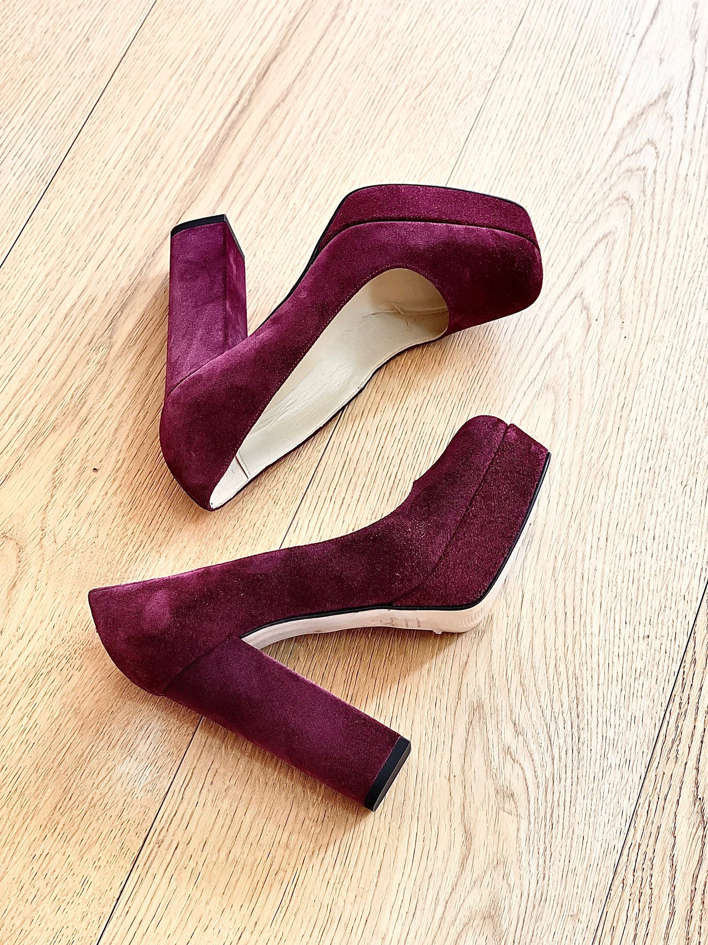 BURGUNDY SUEDE KATA