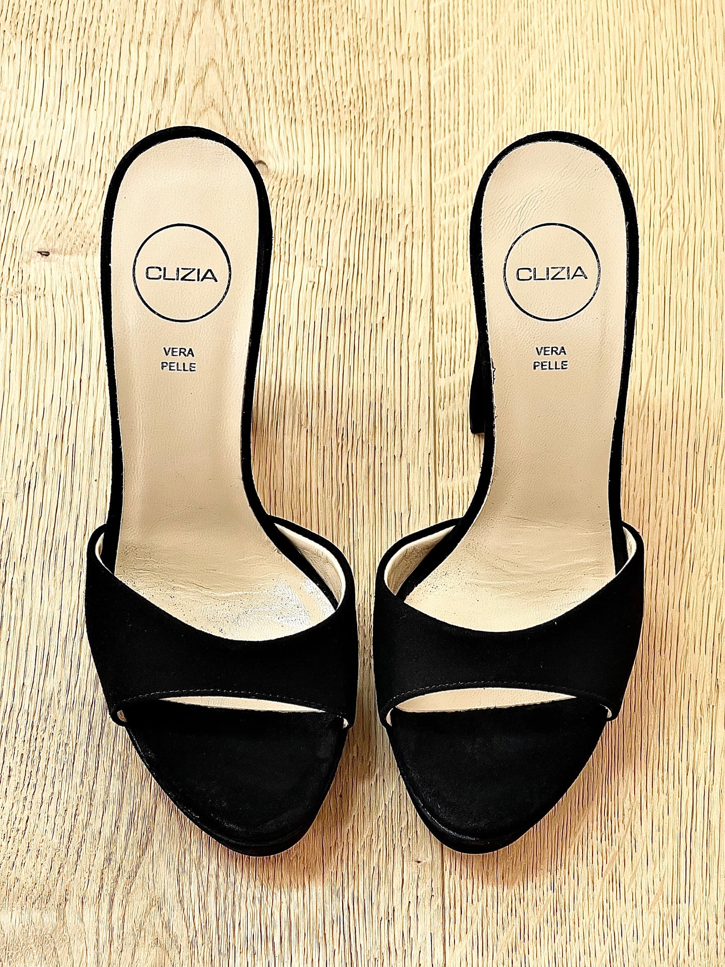 OSCAR BLACK SUEDE