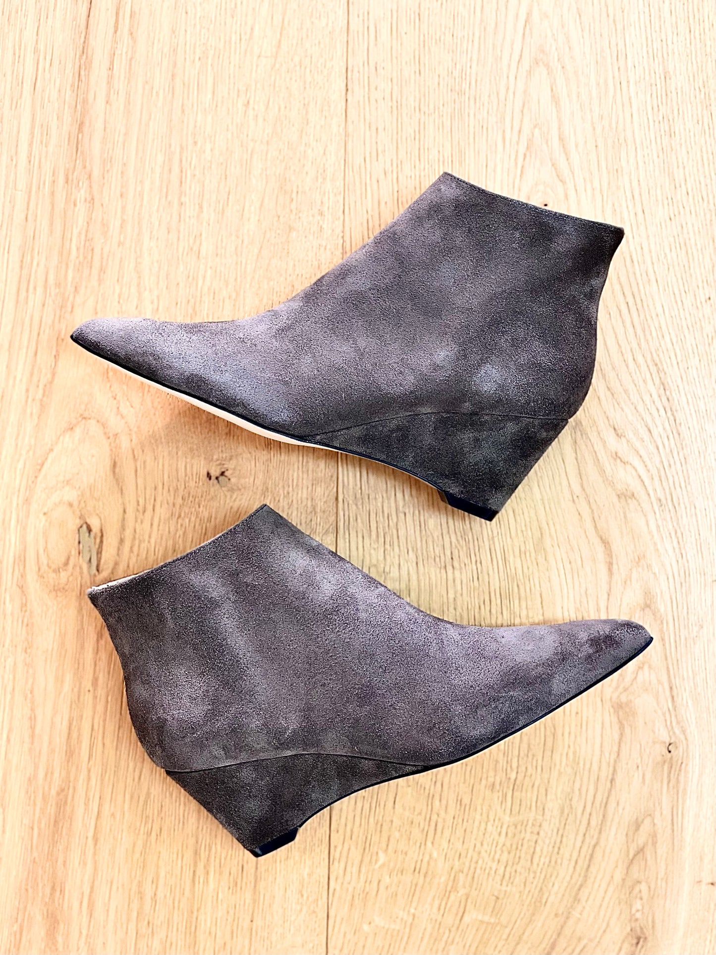 KRYSHA GRAY SUEDE