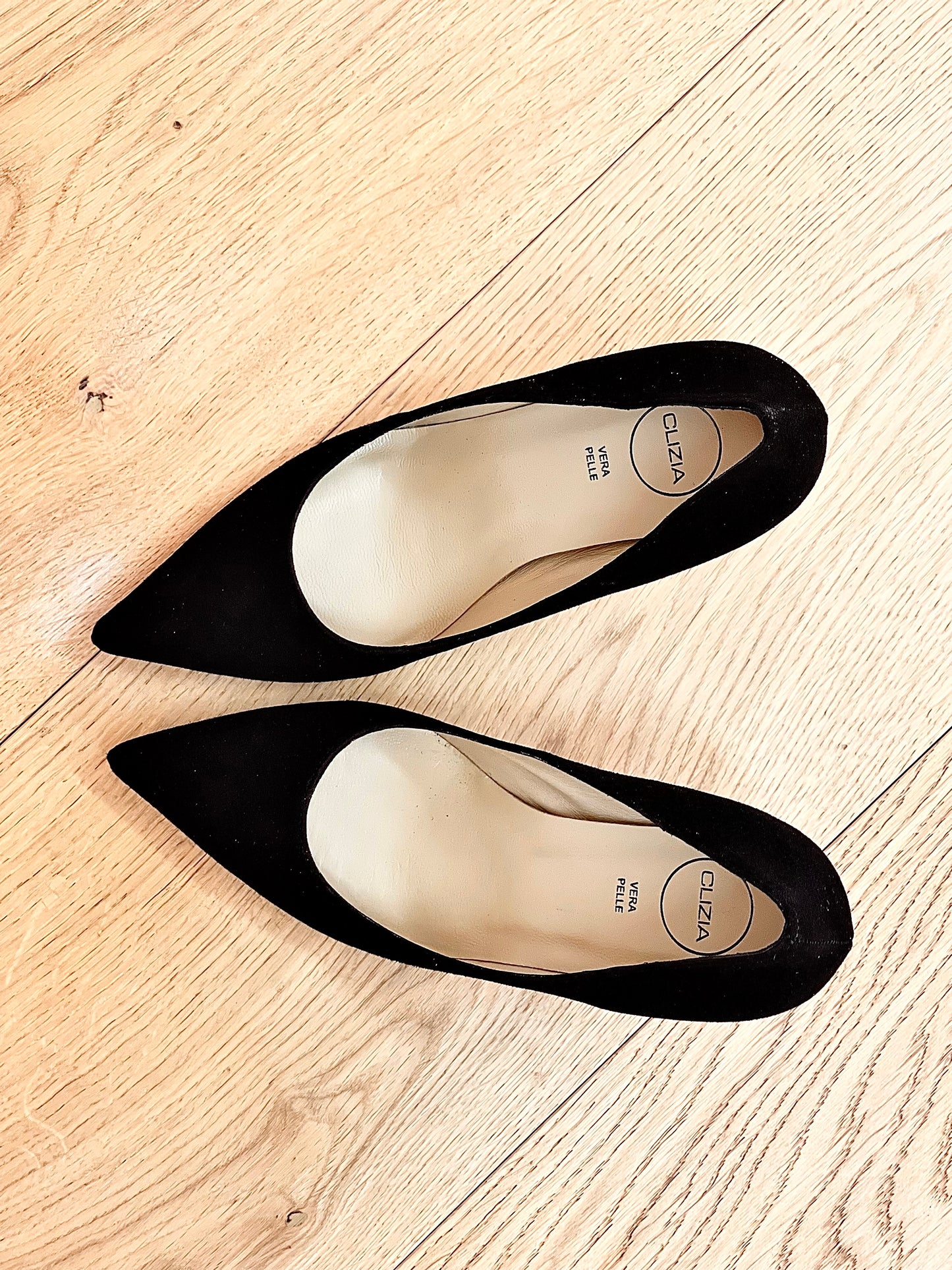 BLACK SUEDE JOAN