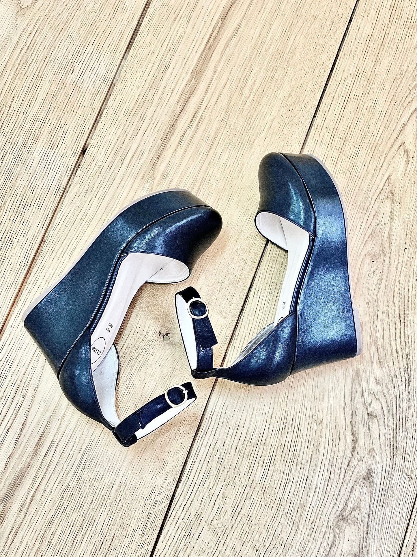 MANILA BLACK