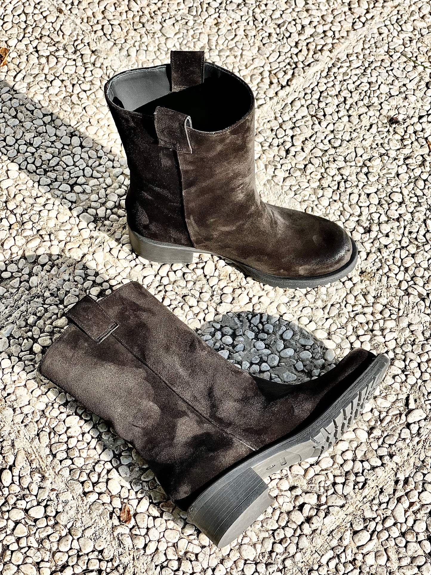 ATLAS BLACK SUEDE