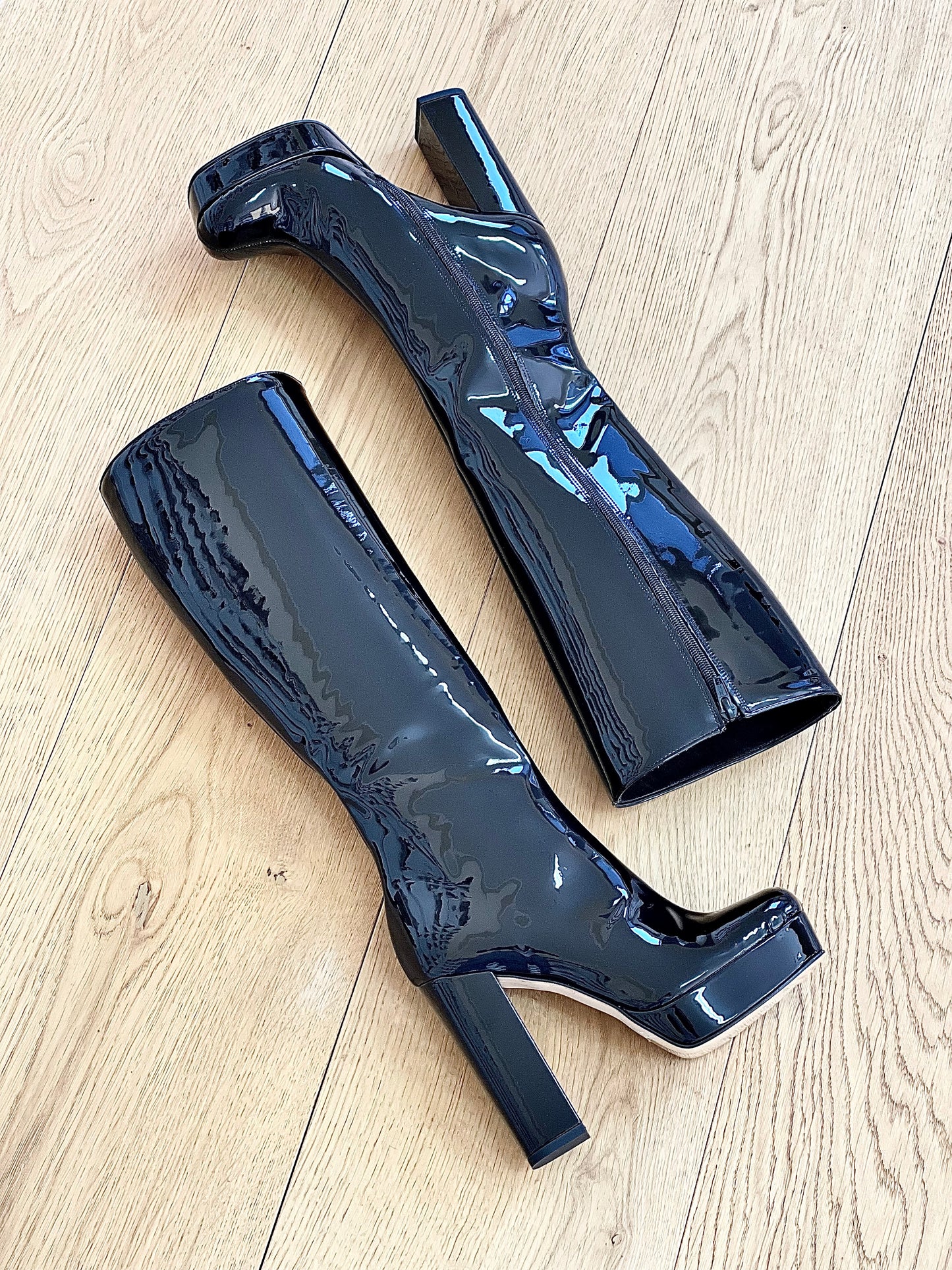 TIBET BLACK PATENT LEATHER