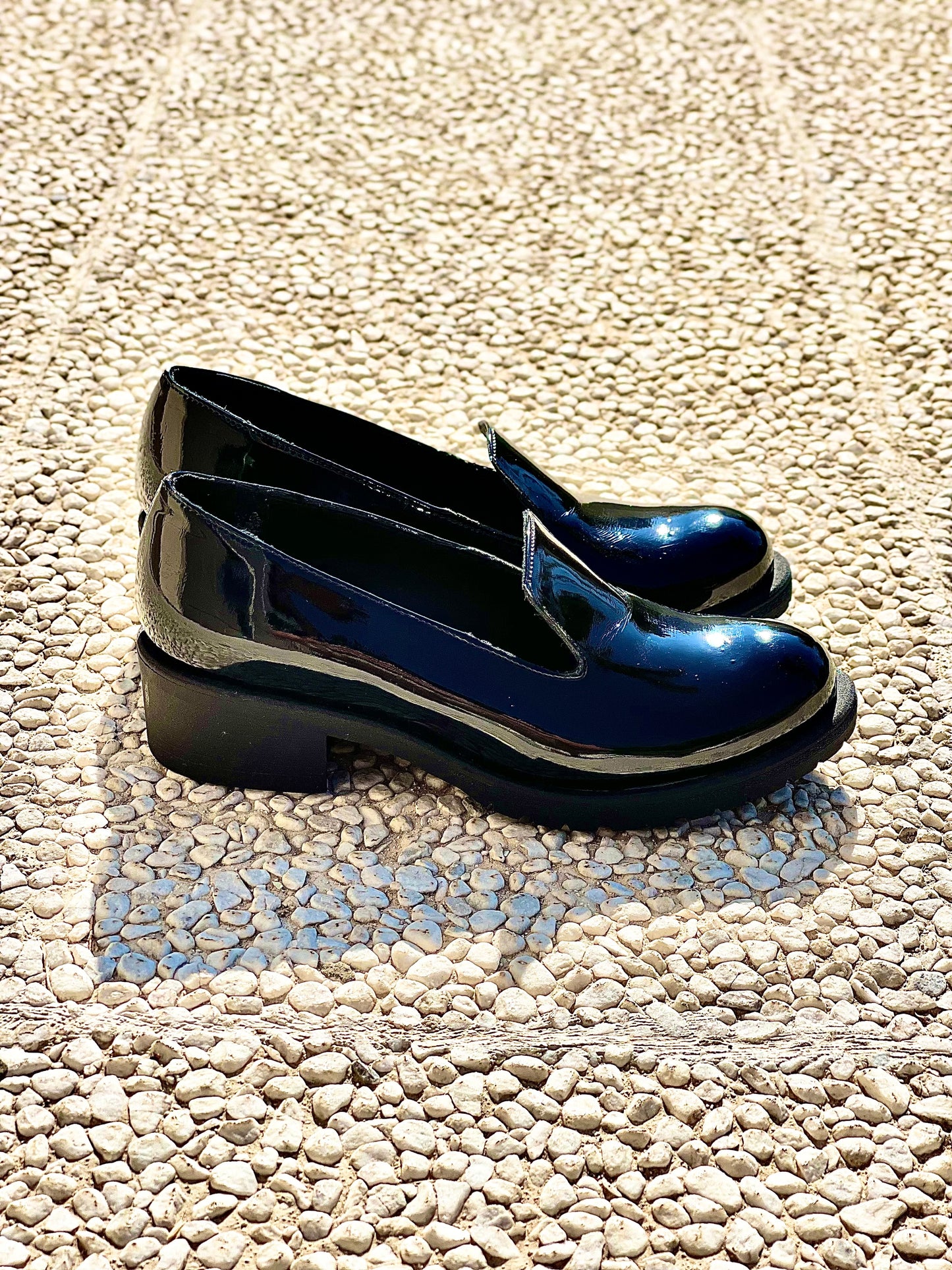 KIKO BLACK PATENT LEATHER