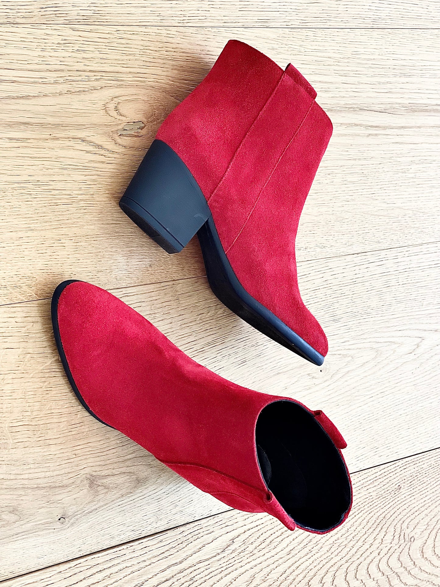 RED SUEDE TESSA