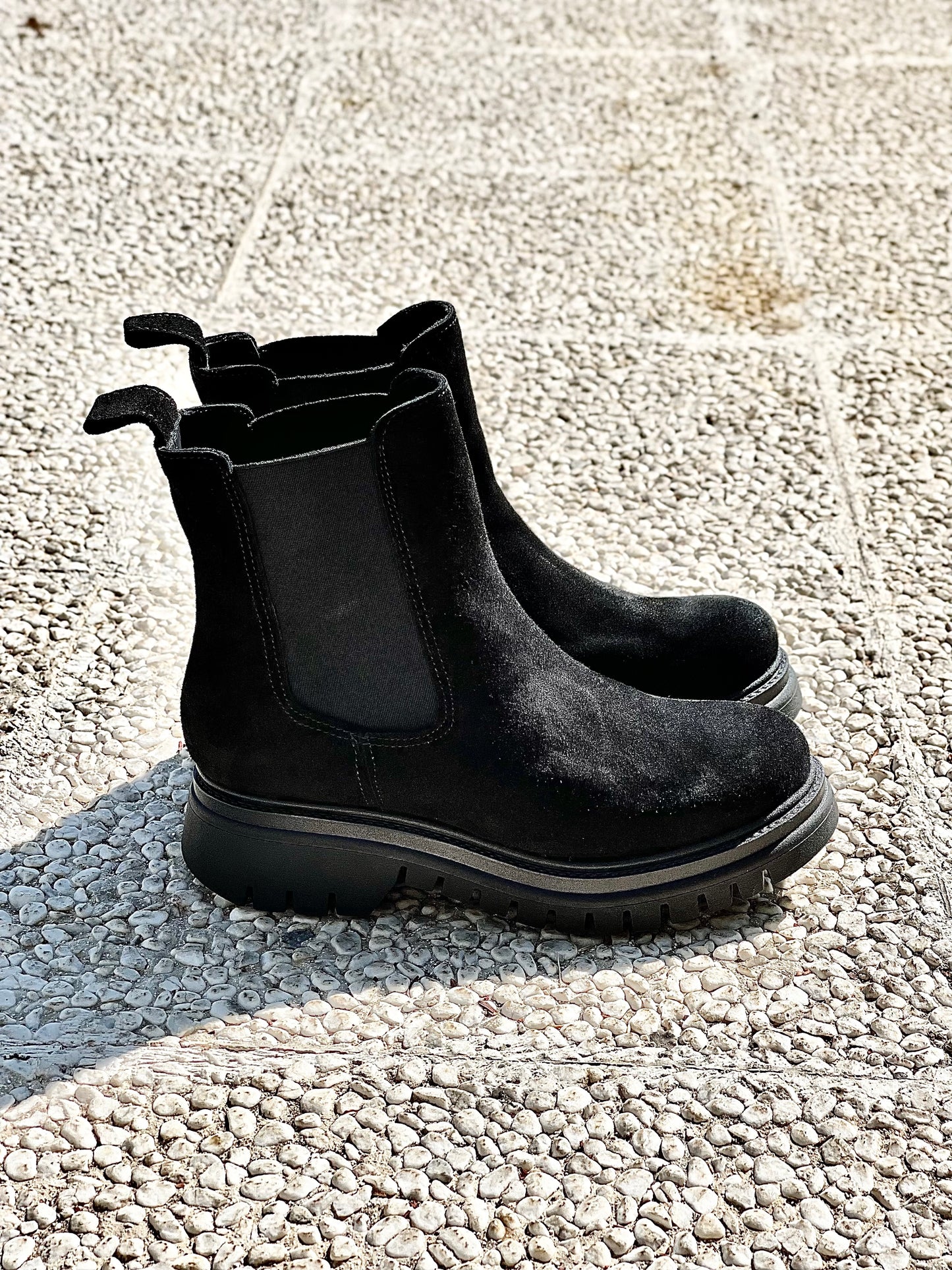 BLACK SUEDE KAREN