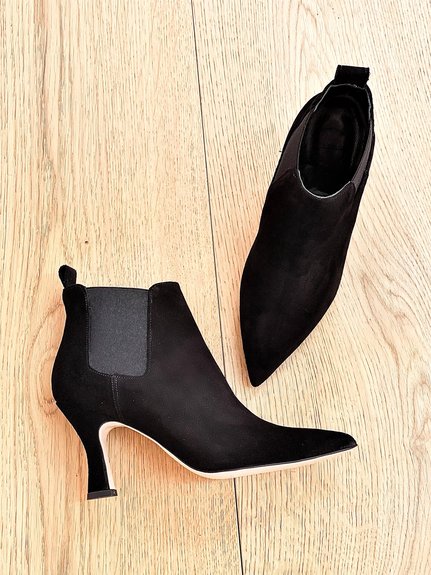 DEREK BLACK SUEDE