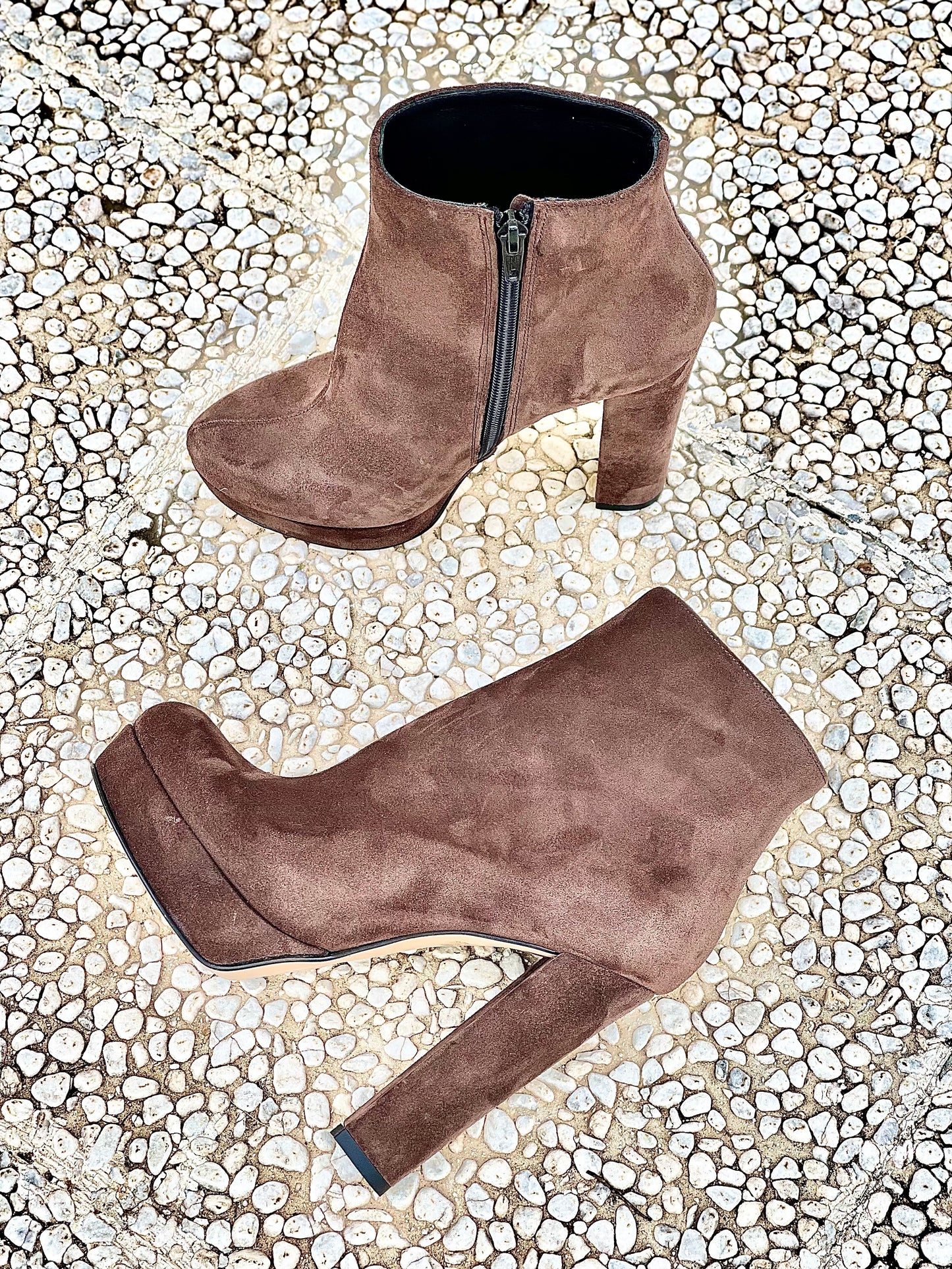 BROWN SUEDE BOB