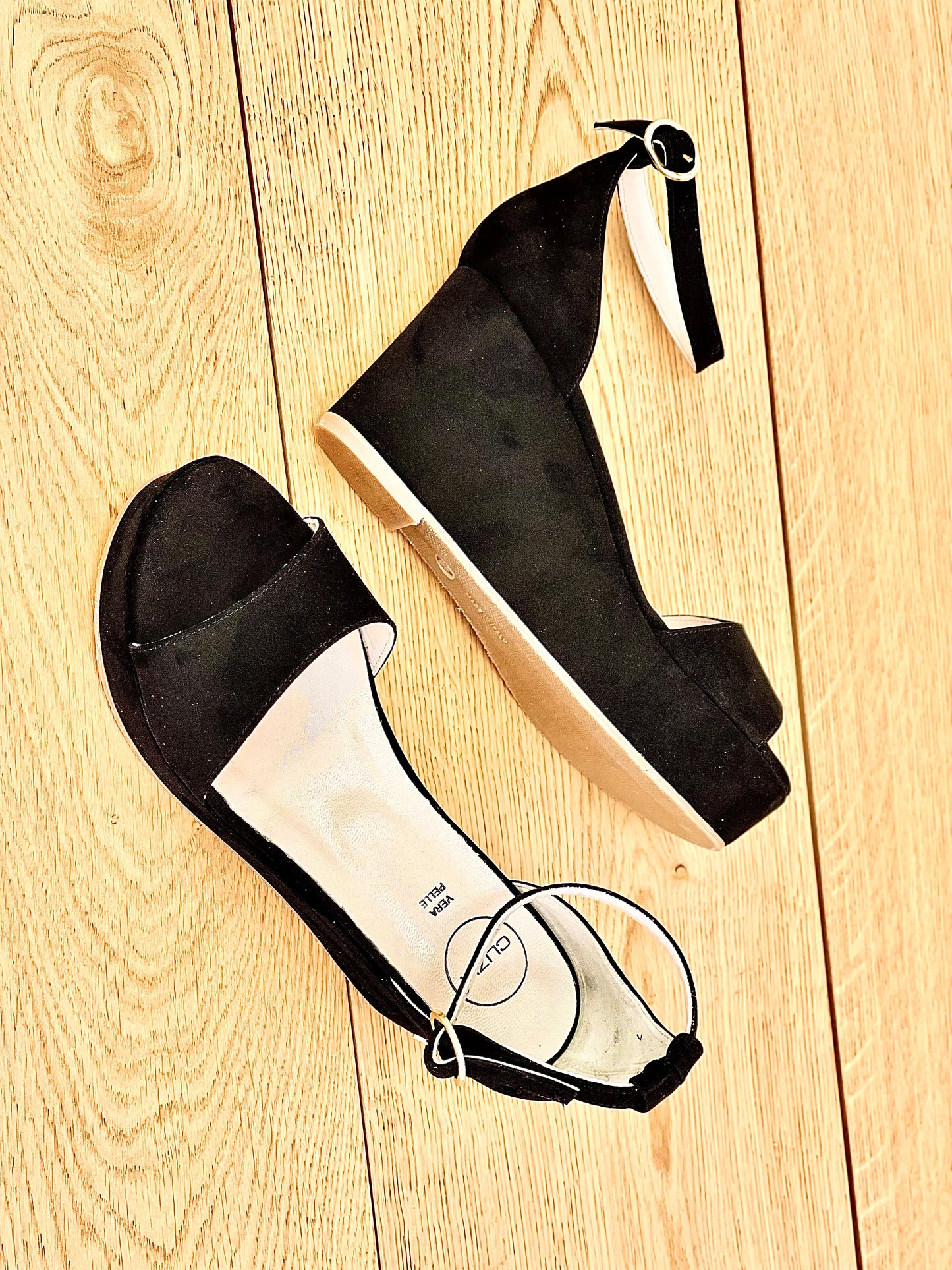 BLACK SUEDE PIER