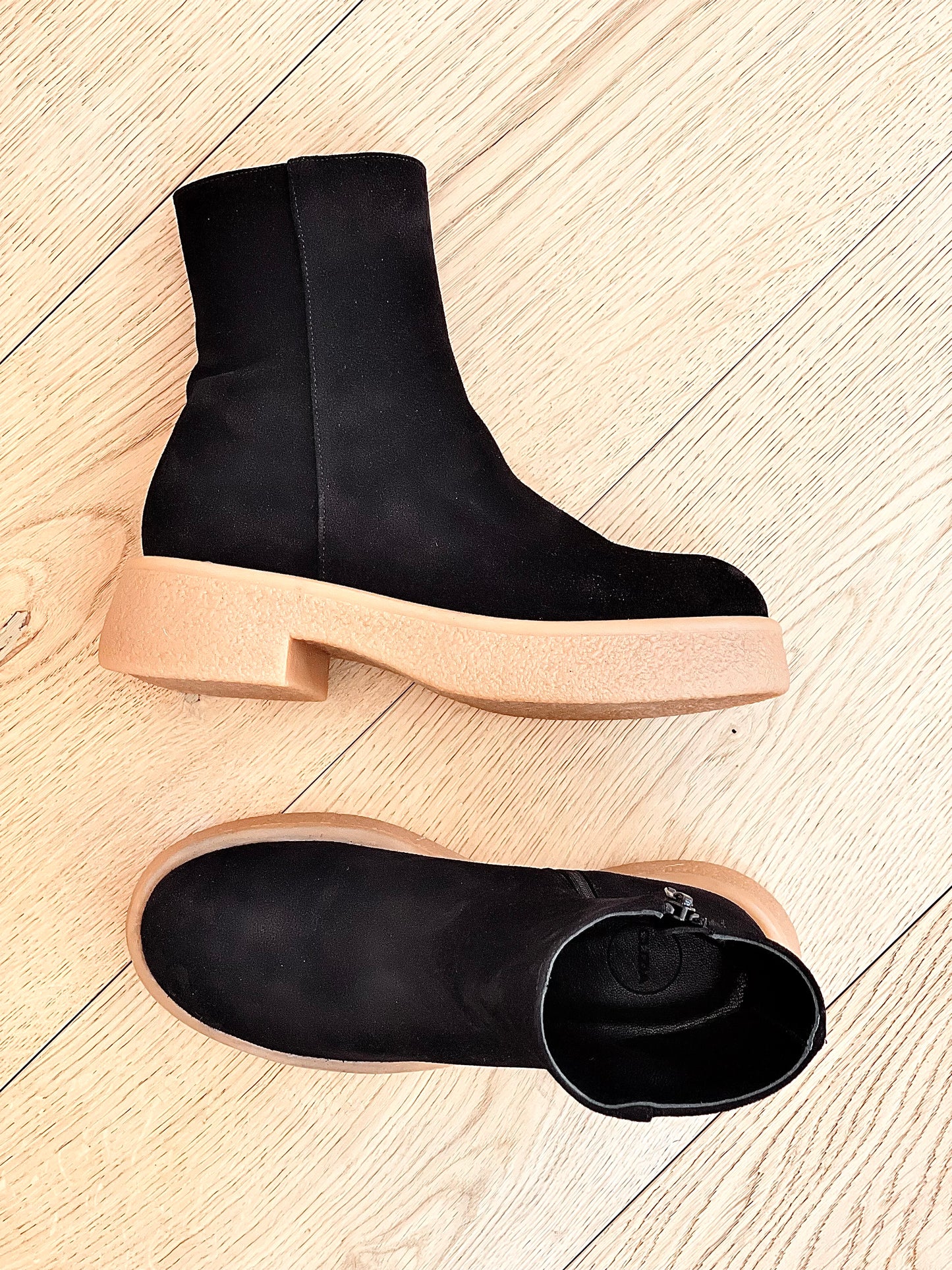 TRAVIS BLACK SUEDE