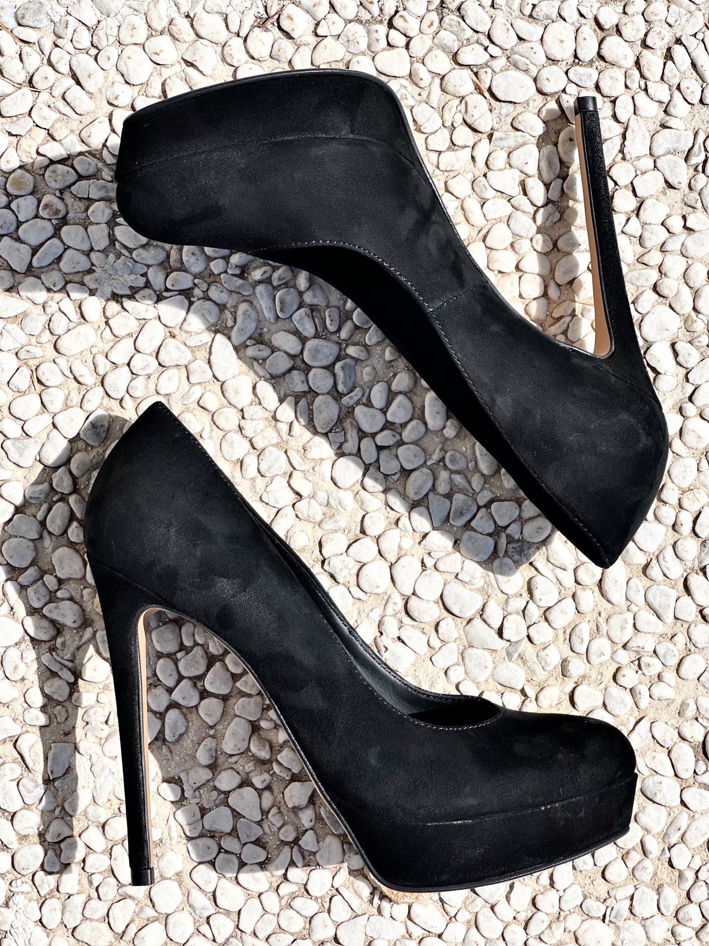 EVEN BLACK SUEDE