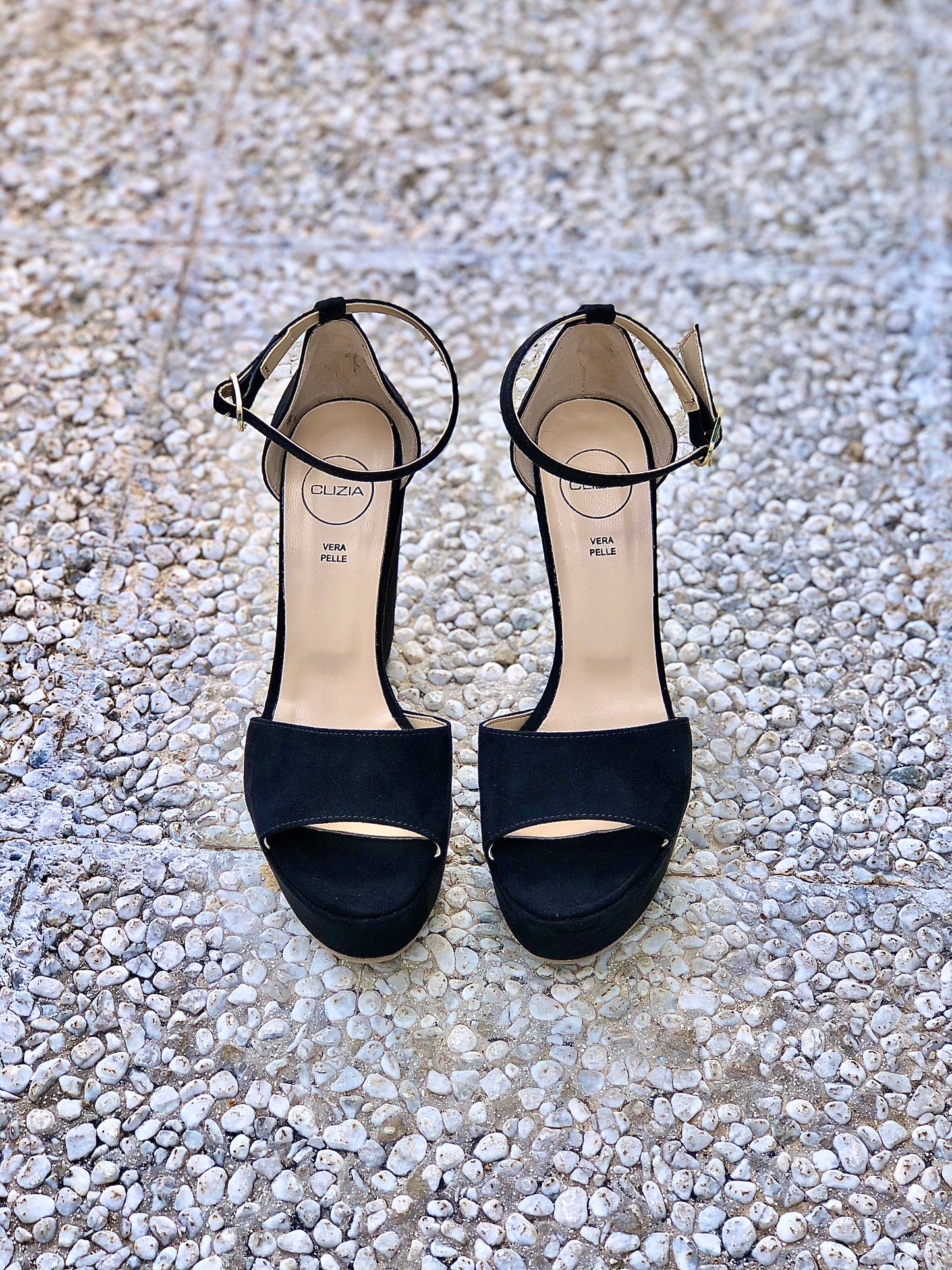 MOMA BLACK SUEDE