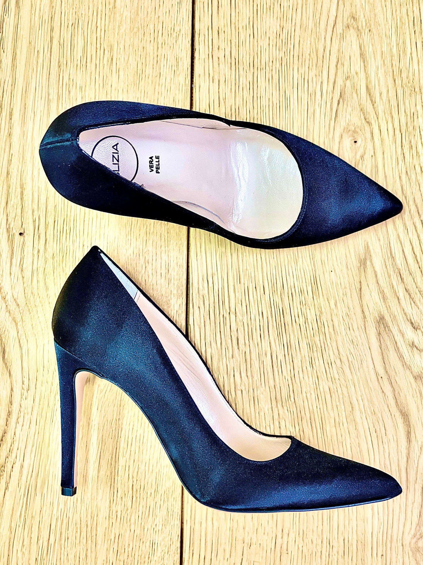 NOE BLACK SATIN