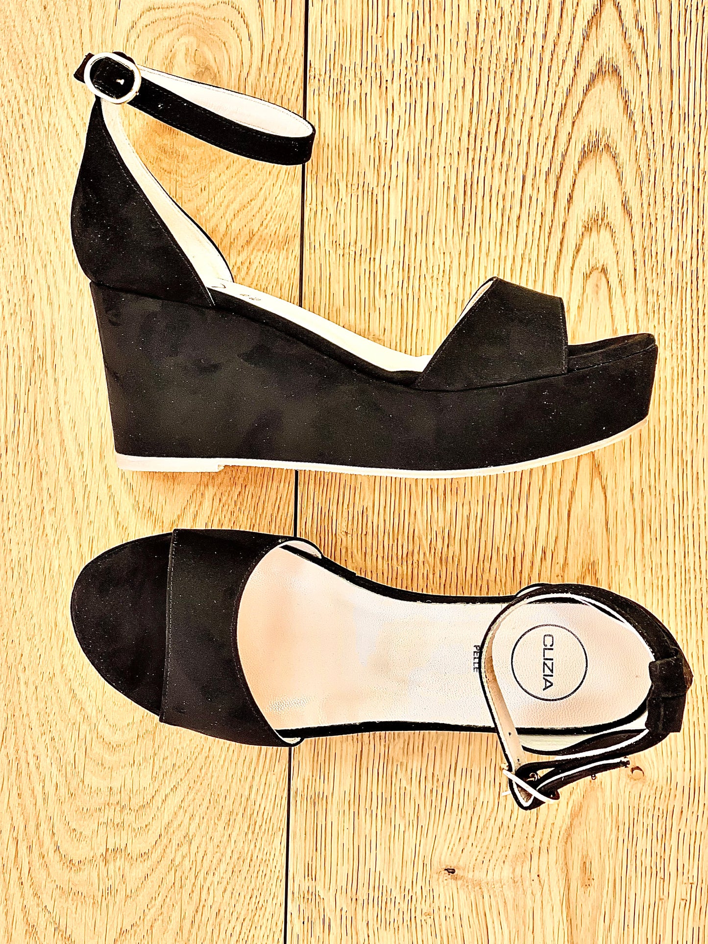 BLACK SUEDE PIER