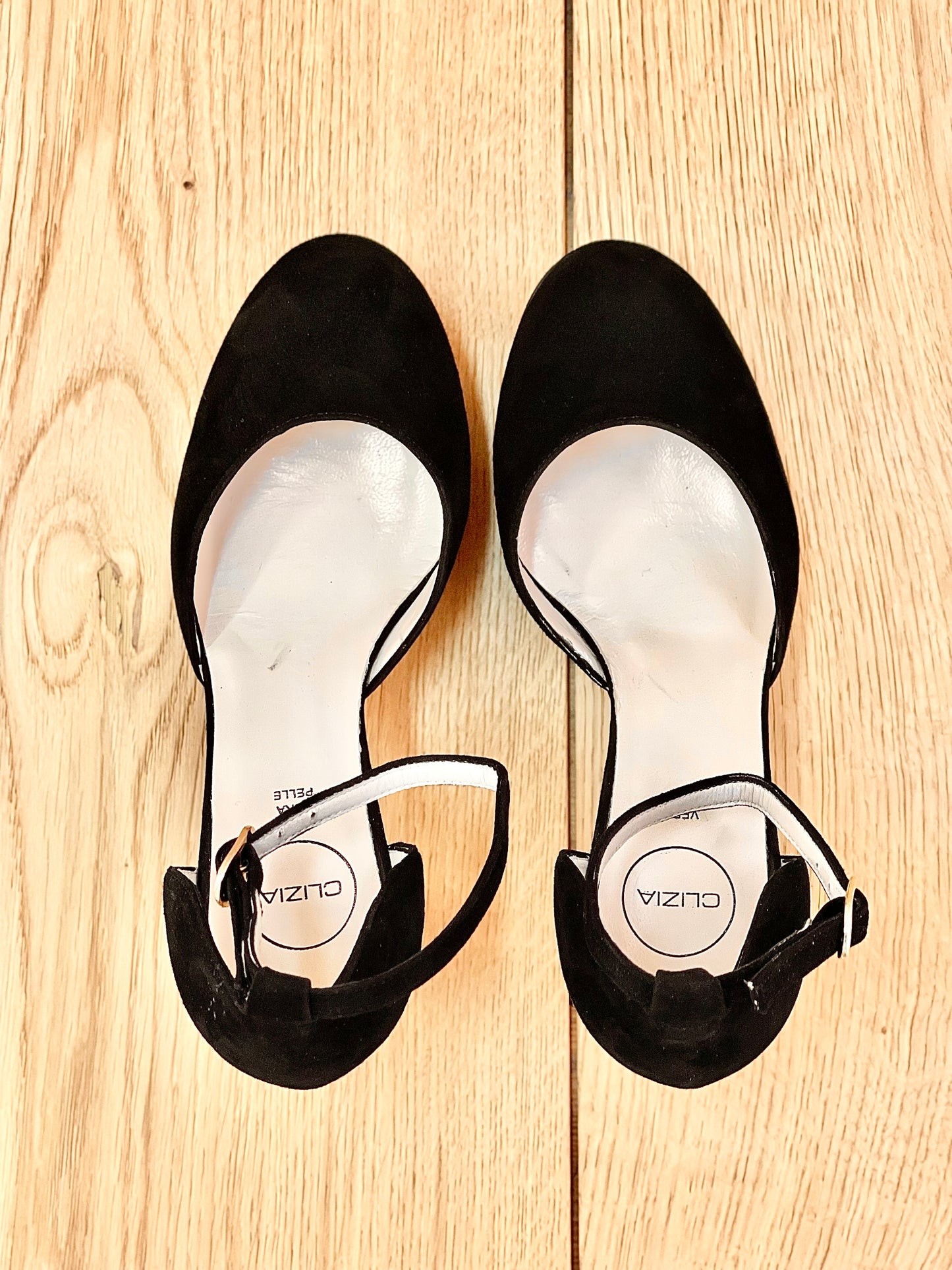 SANDY BLACK SUEDE