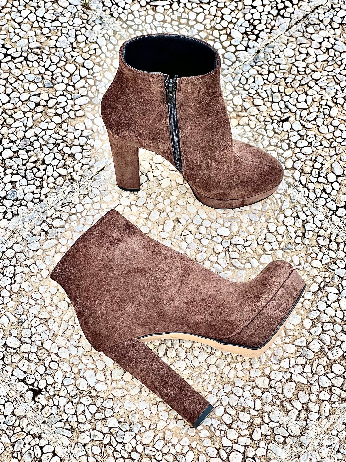 BROWN SUEDE BOB