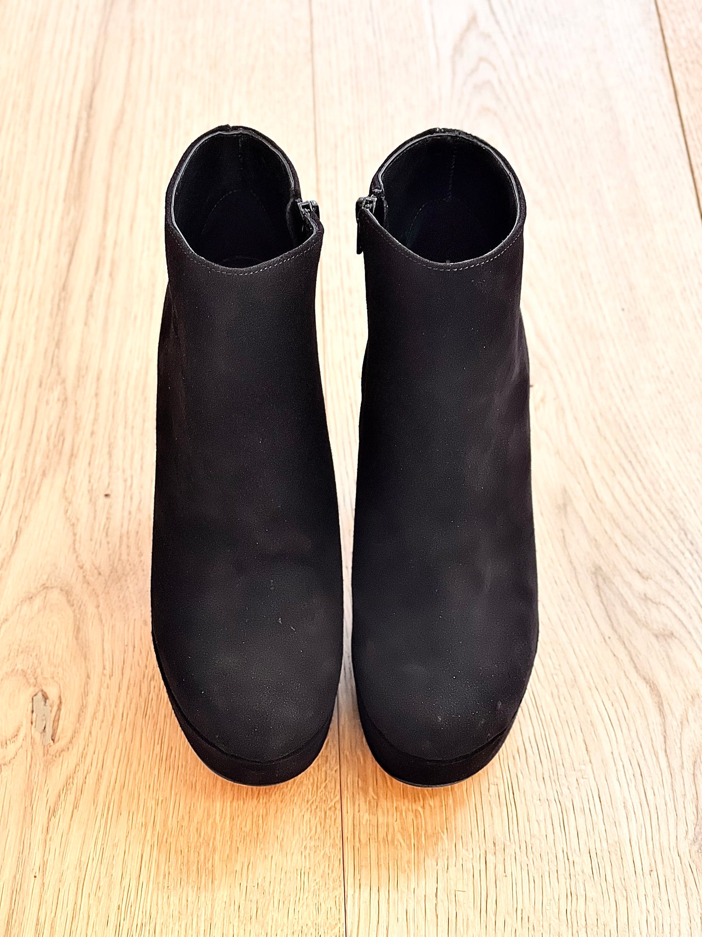 TURAN BLACK SUEDE