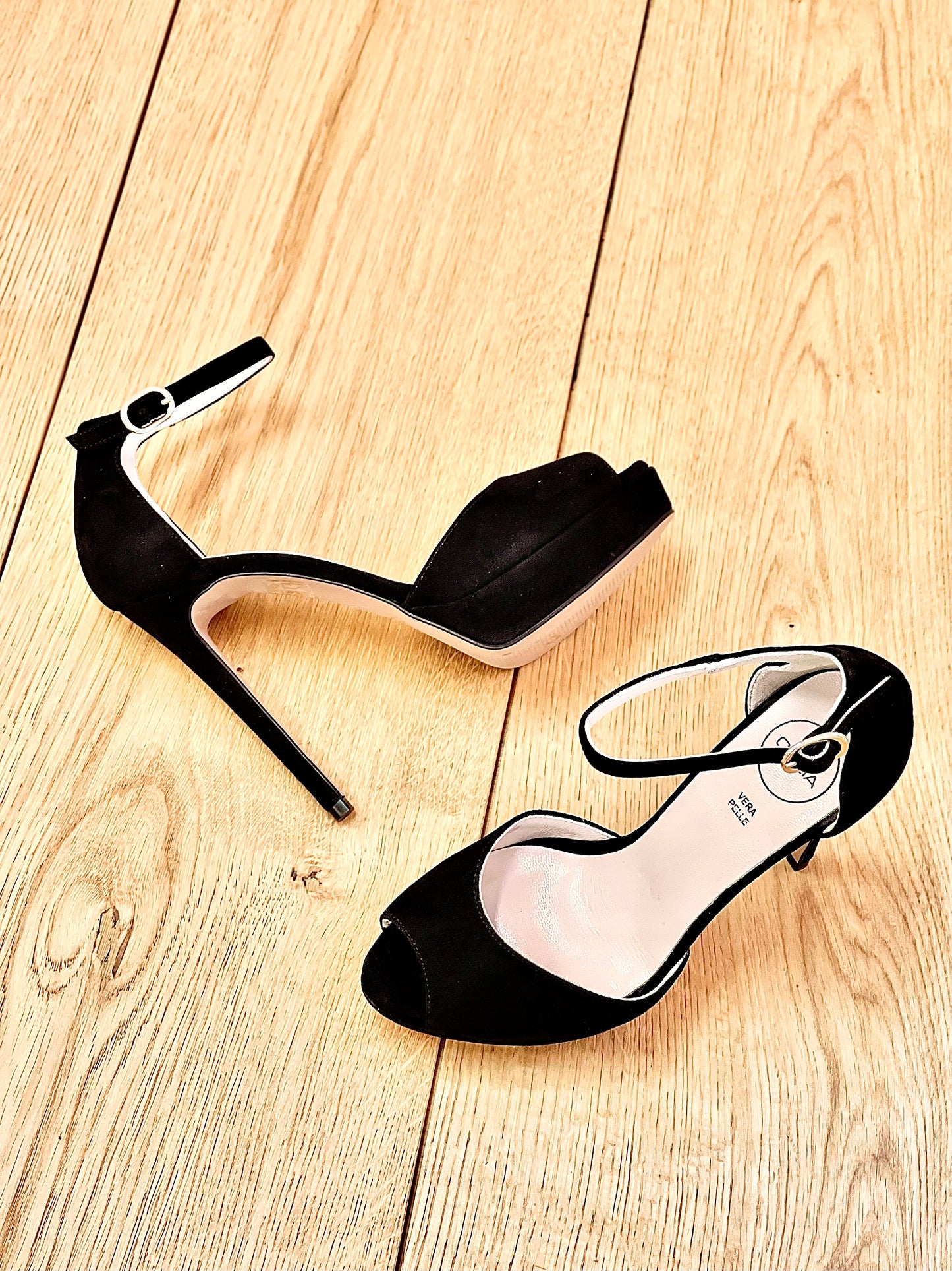 HALLE BLACK SUEDE