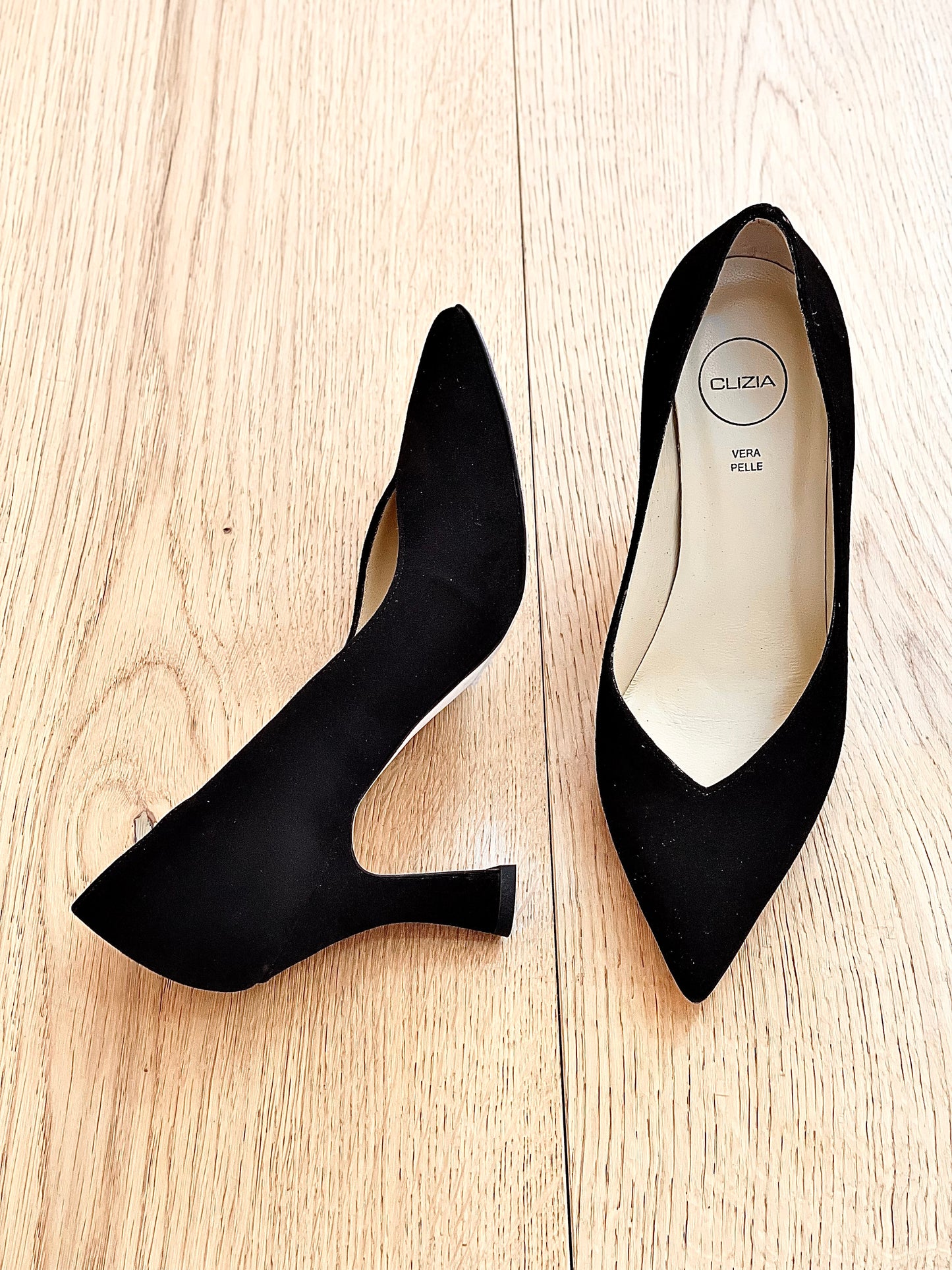 BLACK SUEDE AMALIA
