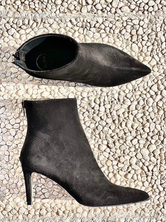 IRIS BLACK SUEDE