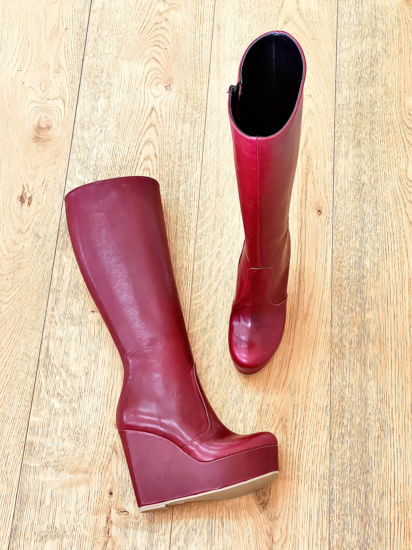 BURGUNDY LEATHER SAM