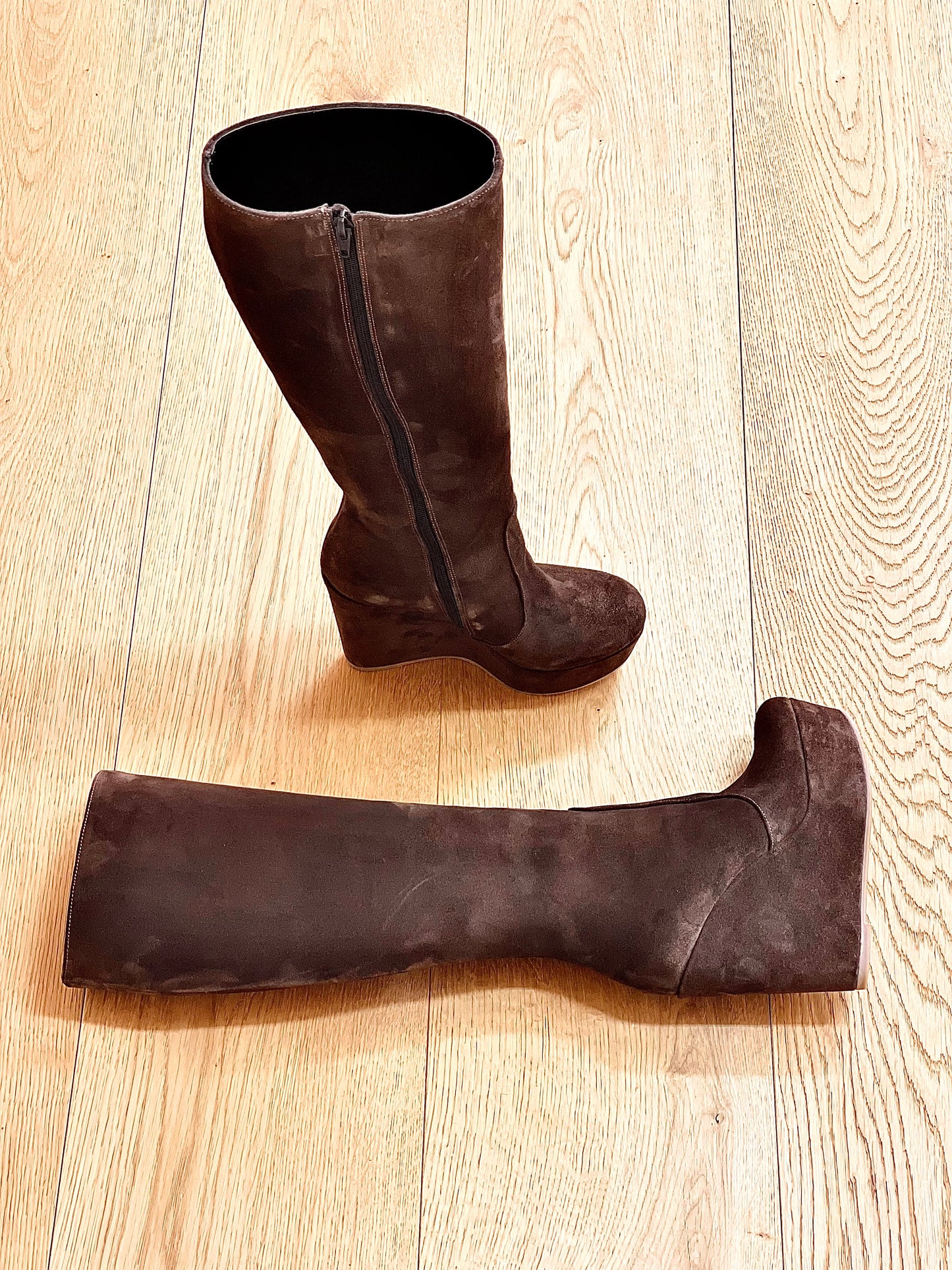 SAM BROWN SUEDE