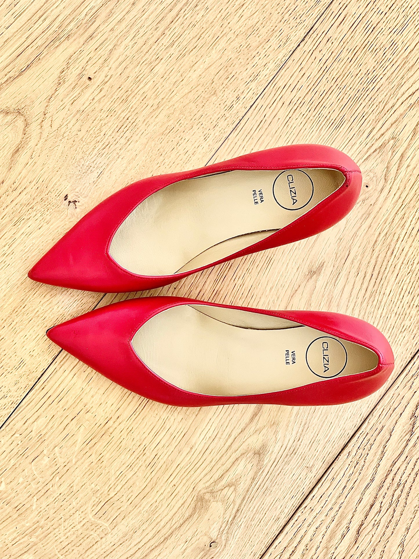 SUSAN RED LEATHER