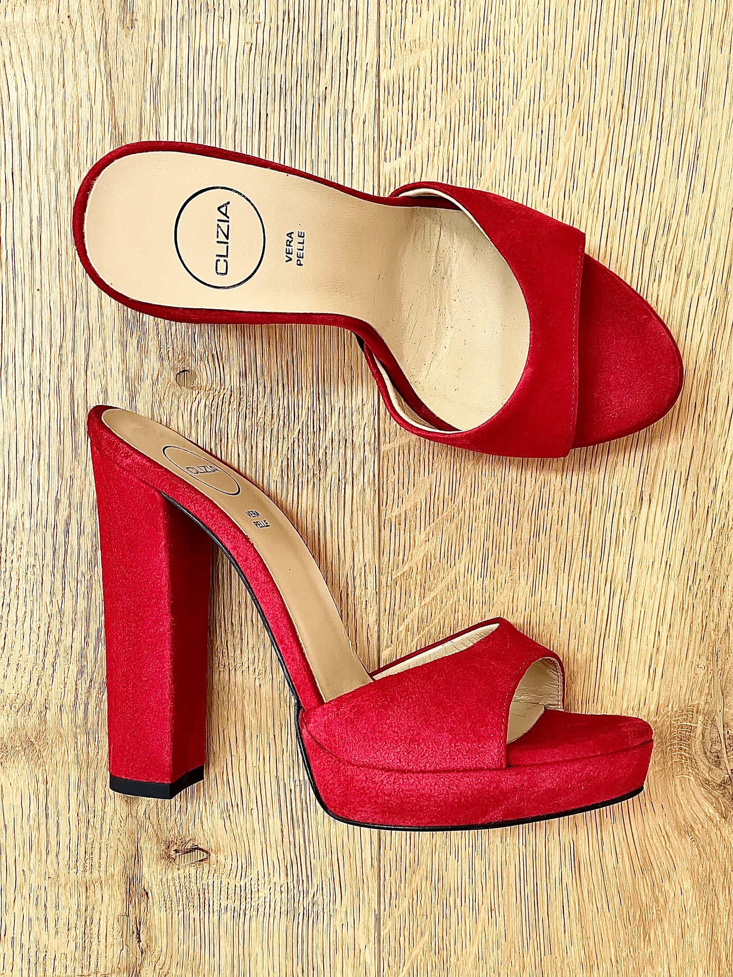 OSCAR RED SUEDE
