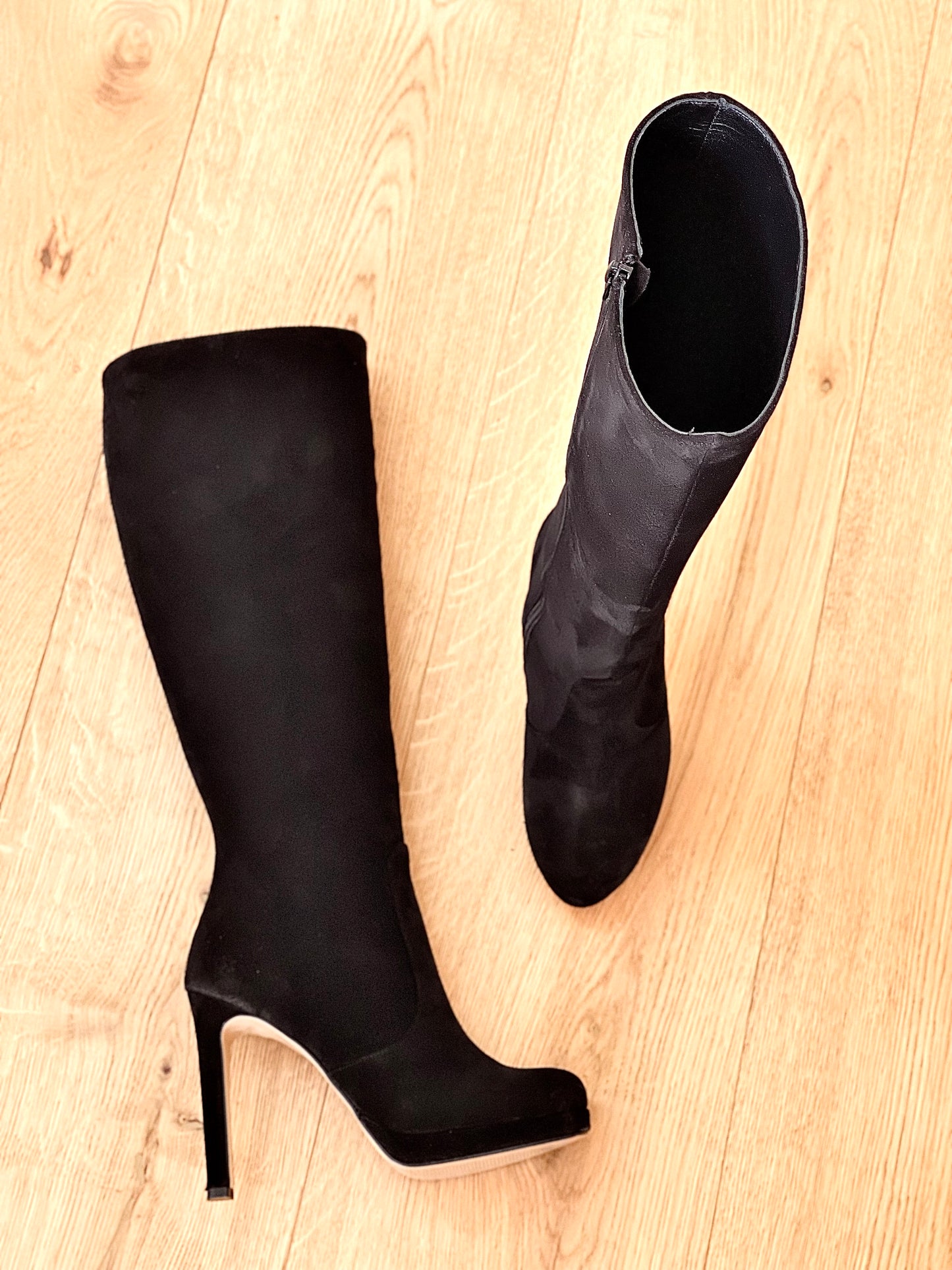 BLACK SUEDE PRAGUE