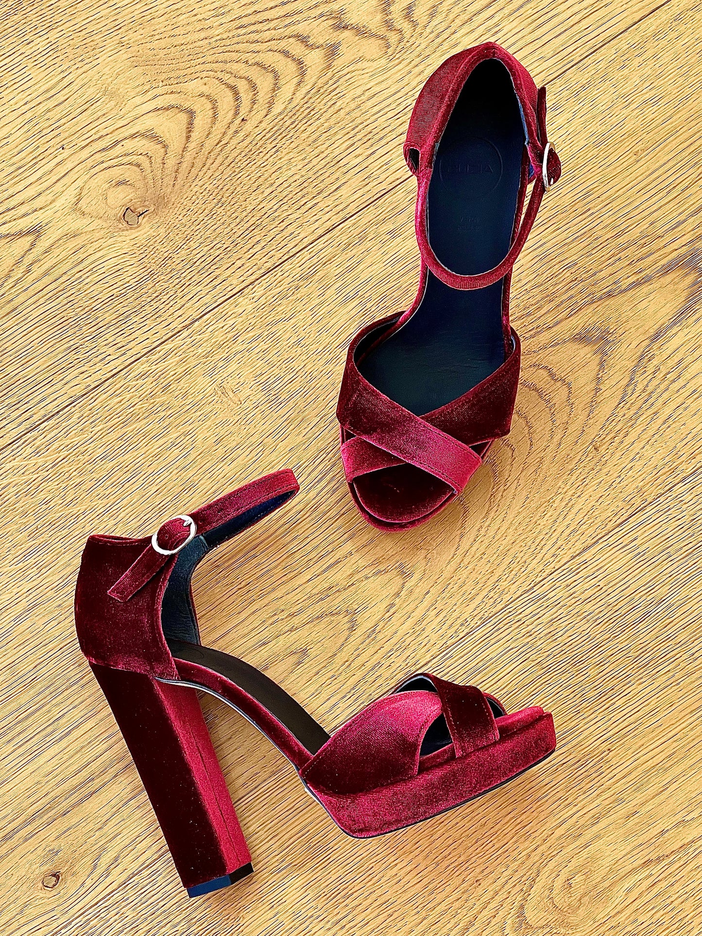 BURGUNDY VELVET BRAIS