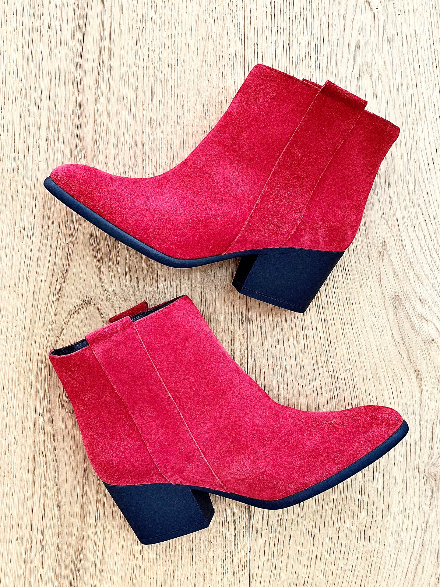 RED SUEDE TESSA