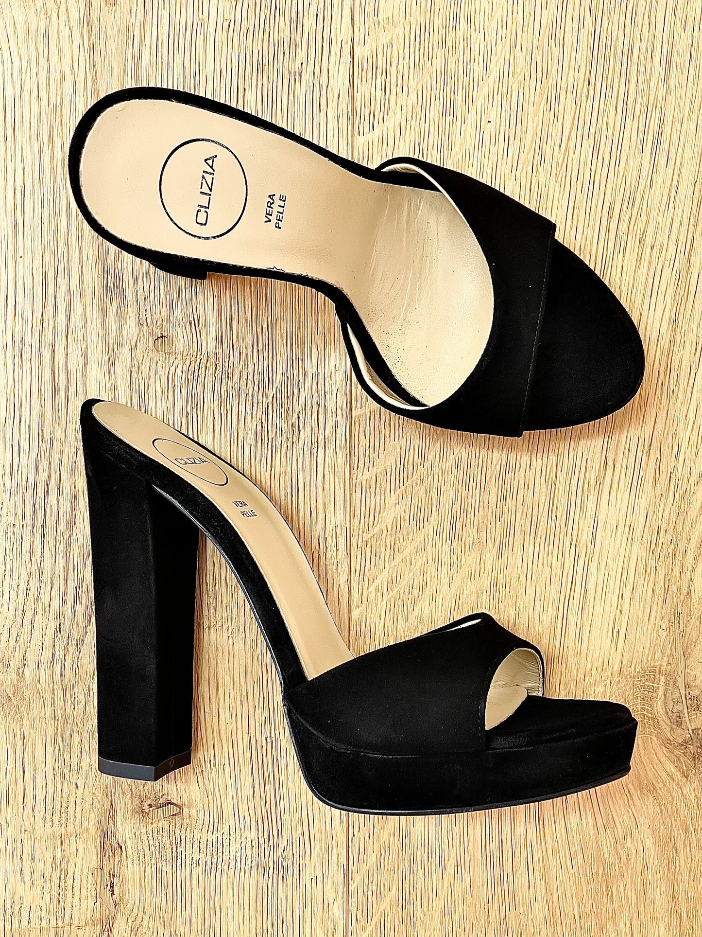 OSCAR BLACK SUEDE