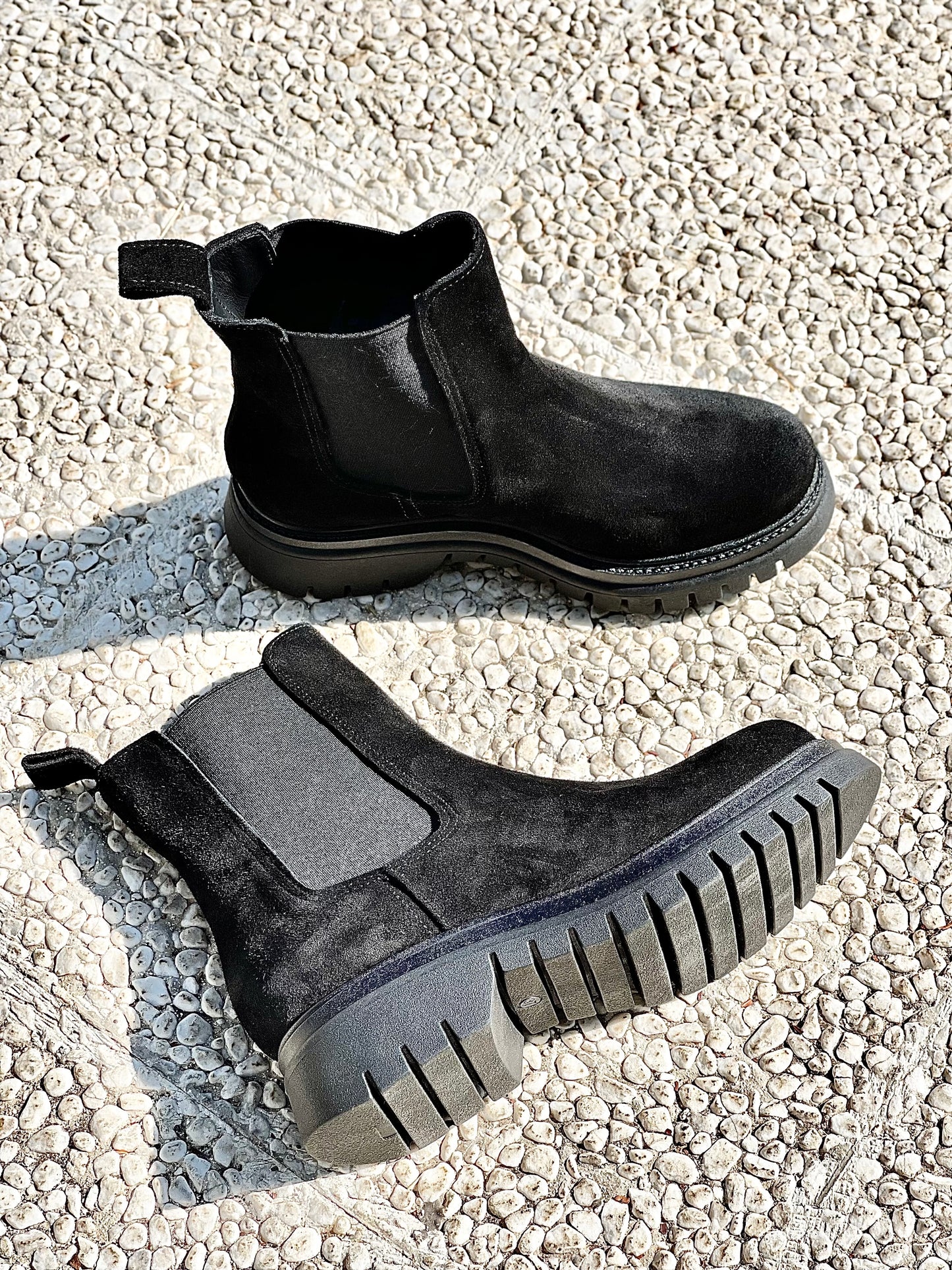 BLACK SUEDE KAREN