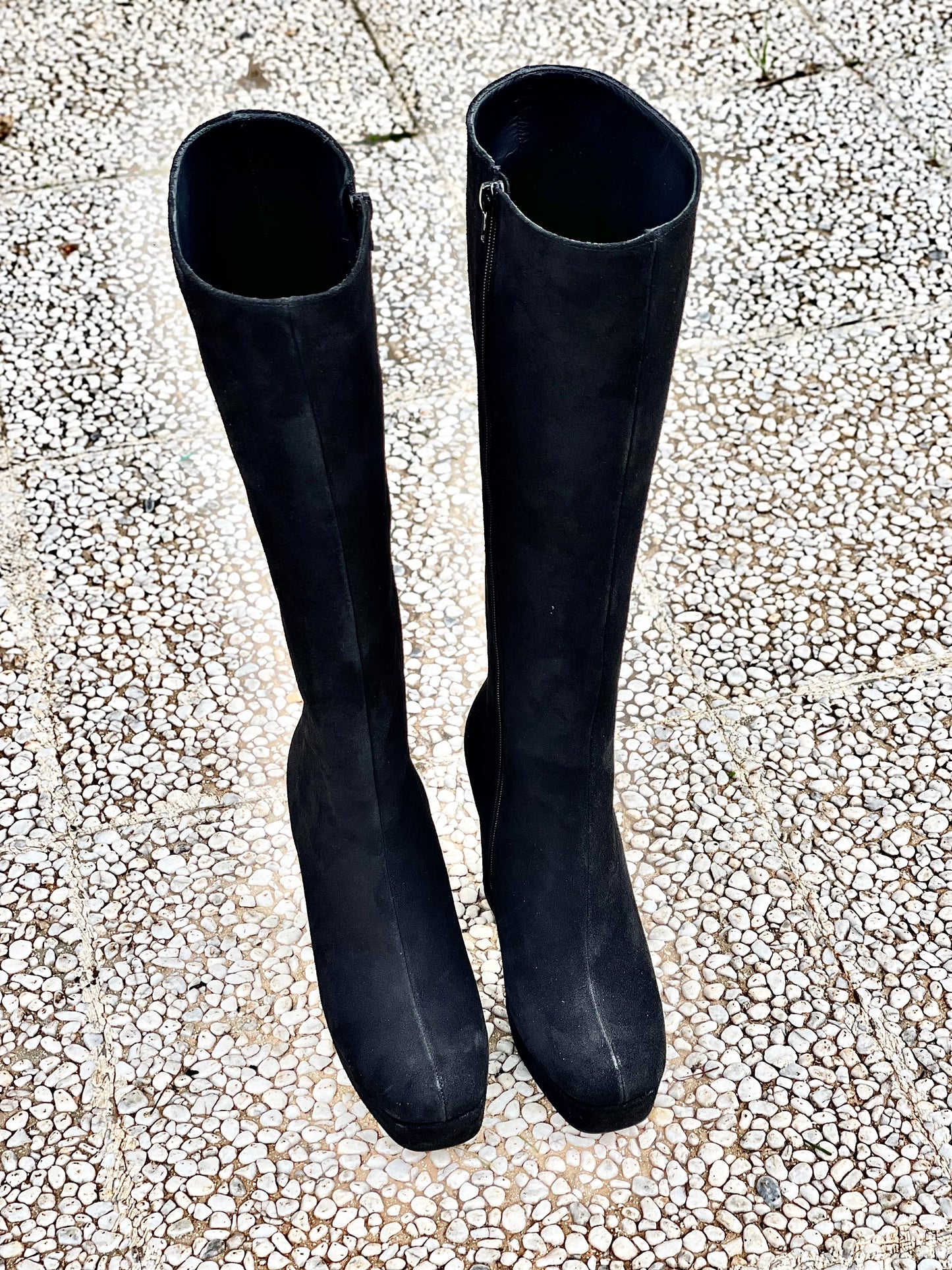 BLACK SUEDE TIBET